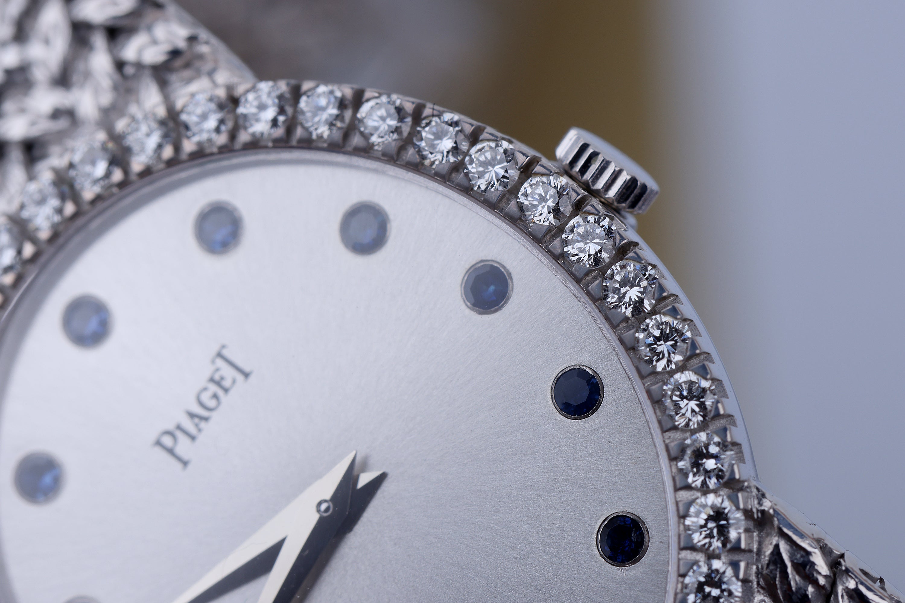 Piaget Vintage Ladies Wristwatch | Sapphire Dial & Diamond Bezel | REF. 9826 D 2 | Manual Wind | 18K White Gold | 24mm