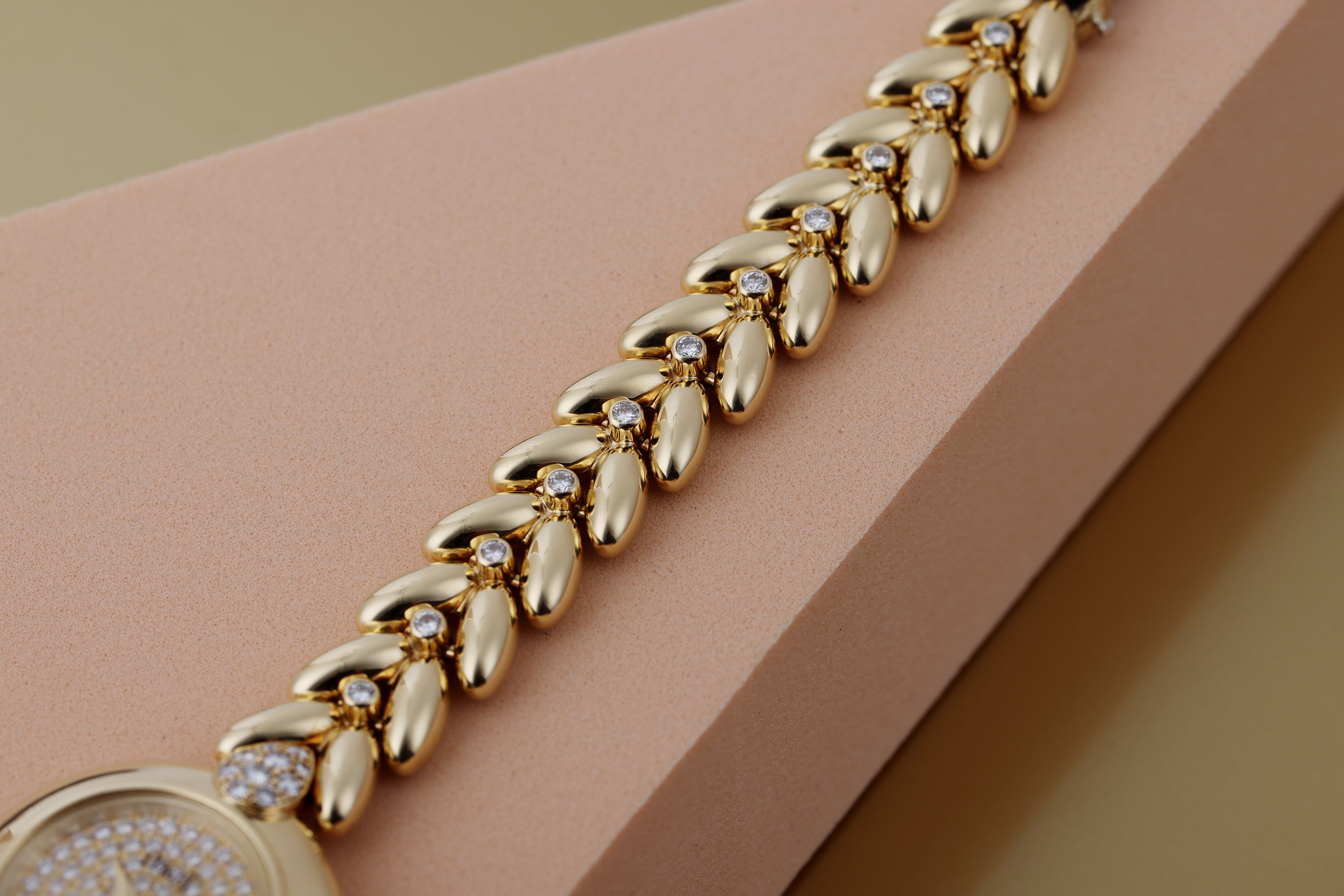 Piaget 1980s Ladies Watch | REF. 5213 E 114 | Pavé Diamond Dial, Shoulders & Accents | 18k Yellow Gold | 23mm