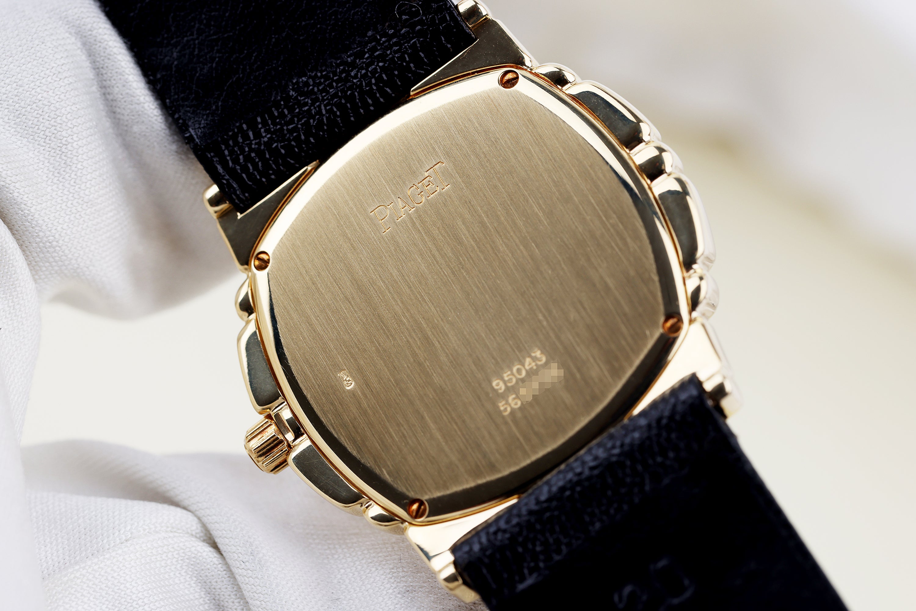 Piaget Tanagra | REF. 95043 | Diamond Bezel | Manual Wind | 18k Yellow Gold | 33mm | 1990s/2000s