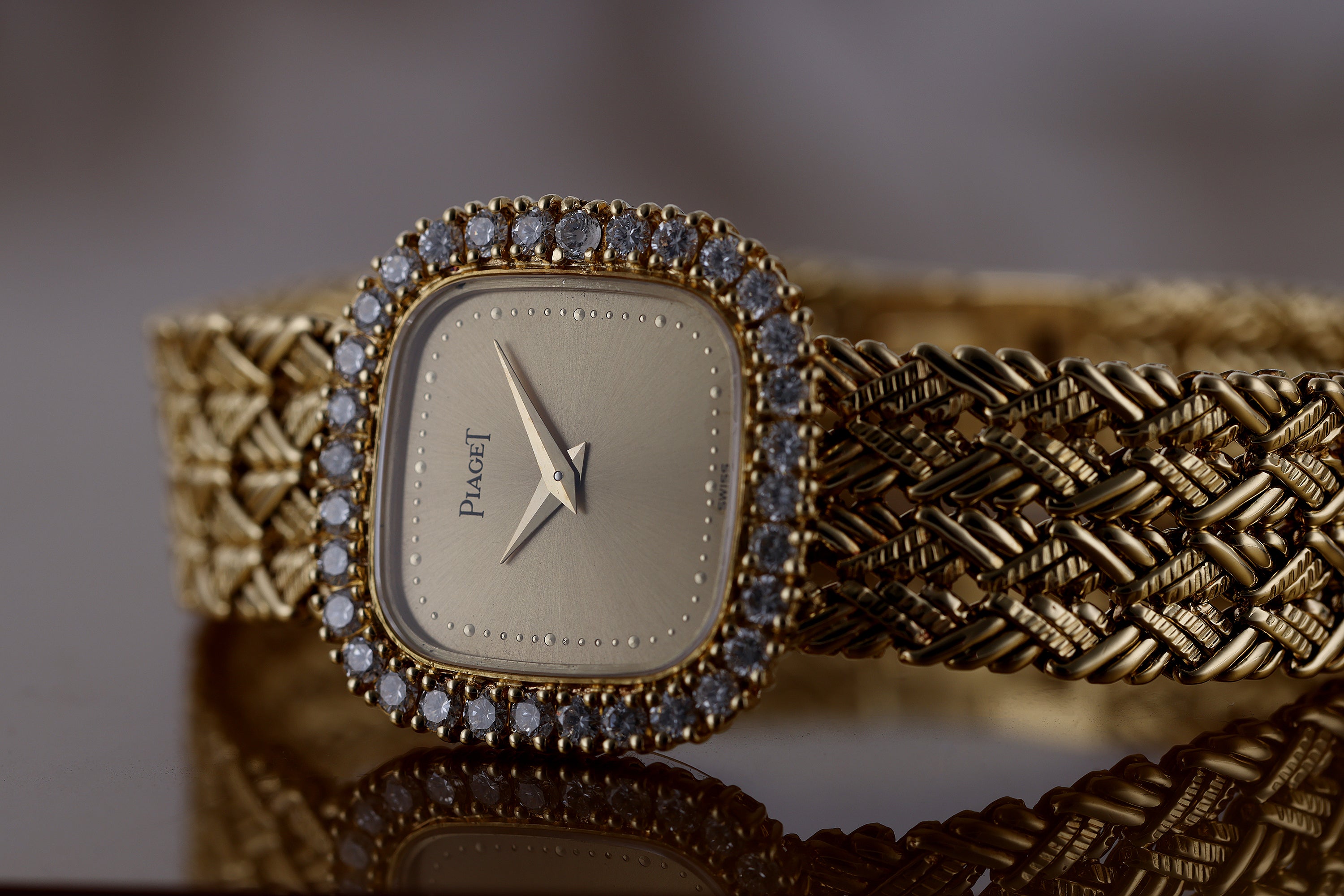 Piaget 1990s Ladies Wristwatch | REF. 4906 D 14 | Diamond Bezel | 23mm | Manual Wind | 18k Yellow Gold