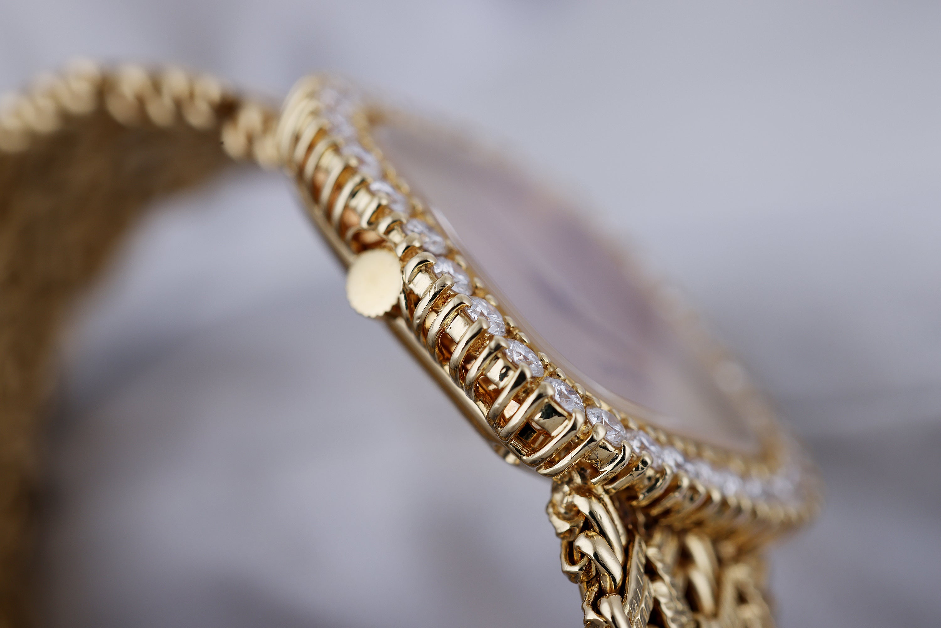 Piaget 1990s Ladies Wristwatch | REF. 4906 D 14 | Diamond Bezel | 23mm | Manual Wind | 18k Yellow Gold