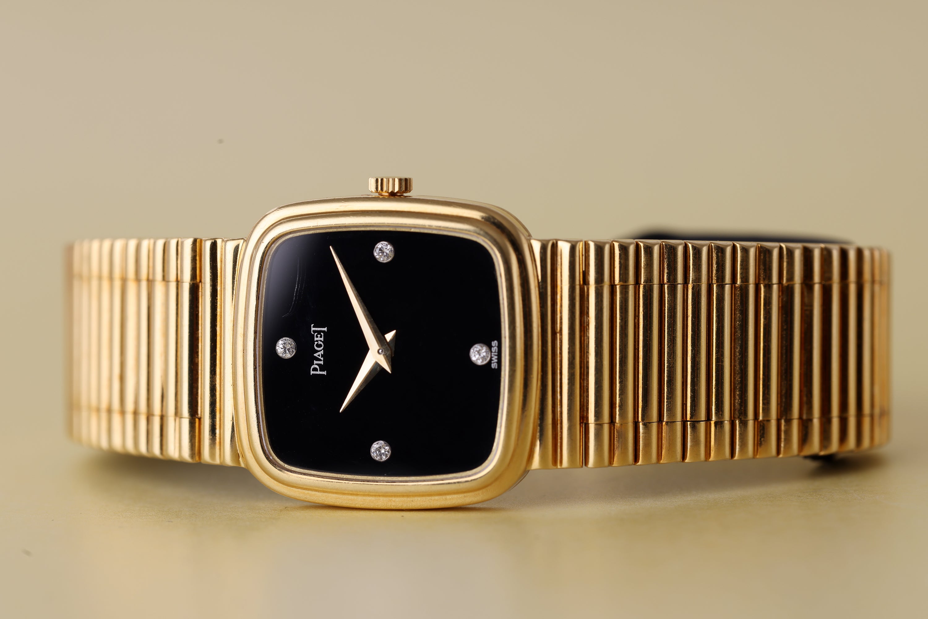 Piaget Ladies Wristwatch circa 1980's | REF. 9902 G 1 | Onyx Diamond Dial | 18k Yellow Gold | 22.5mm | Manual Wind
