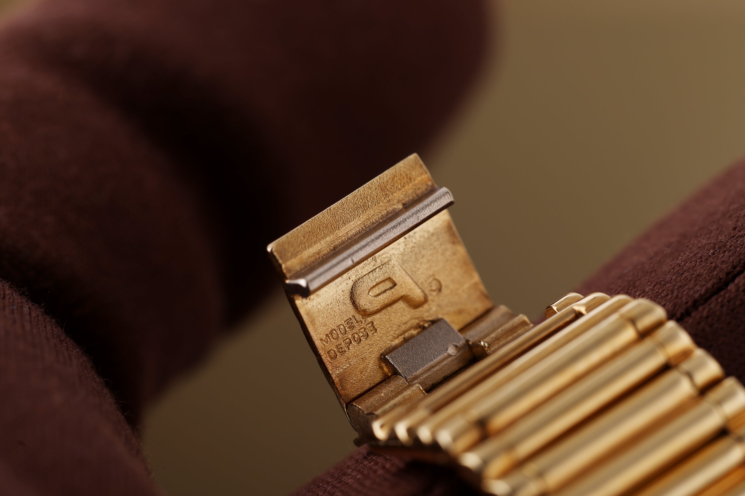 Piaget Ladies Wristwatch circa 1980's | REF. 9902 G 1 | Onyx Diamond Dial | 18k Yellow Gold | 22.5mm | Manual Wind