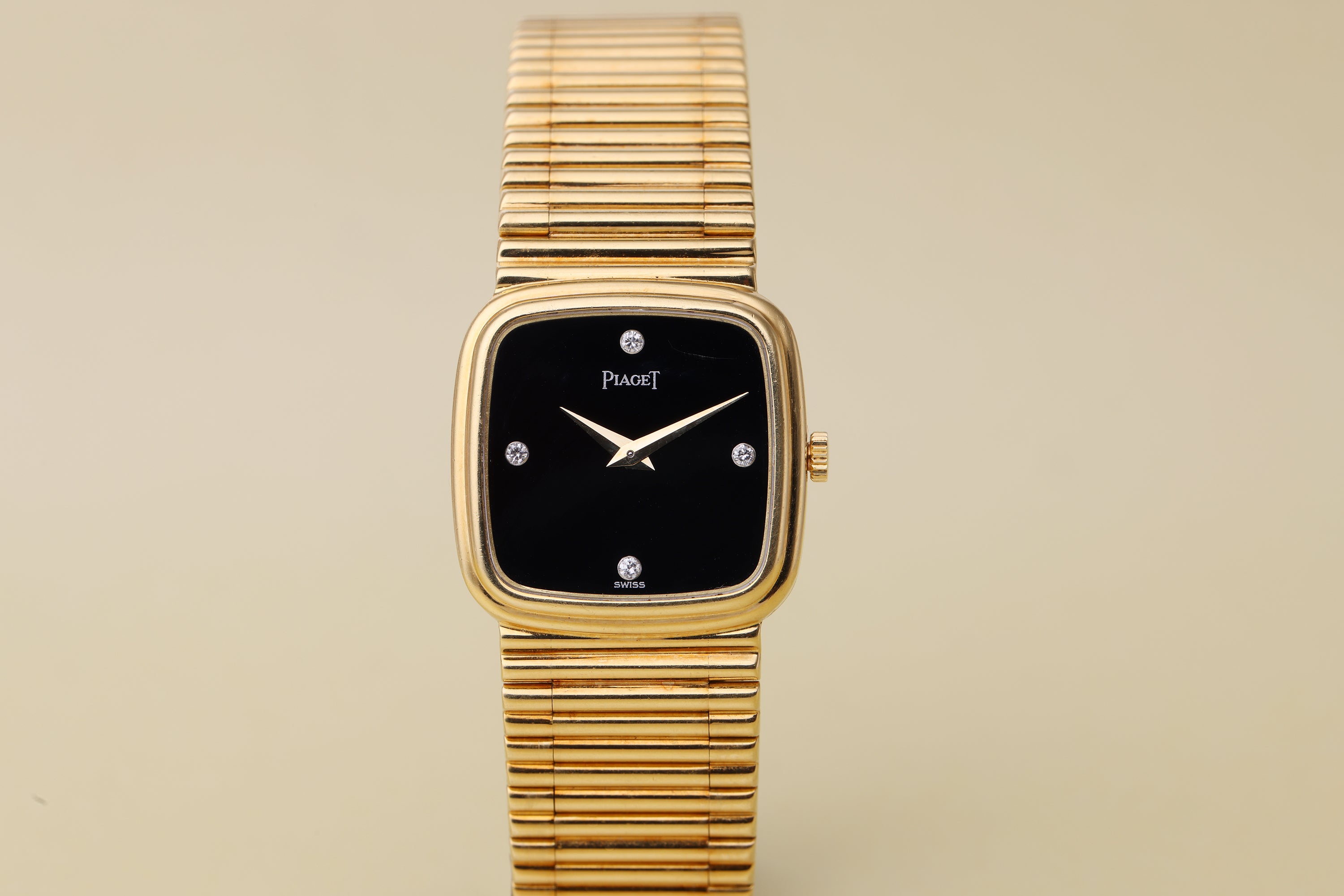 Piaget Ladies Wristwatch circa 1980's | REF. 9902 G 1 | Onyx Diamond Dial | 18k Yellow Gold | 22.5mm | Manual Wind