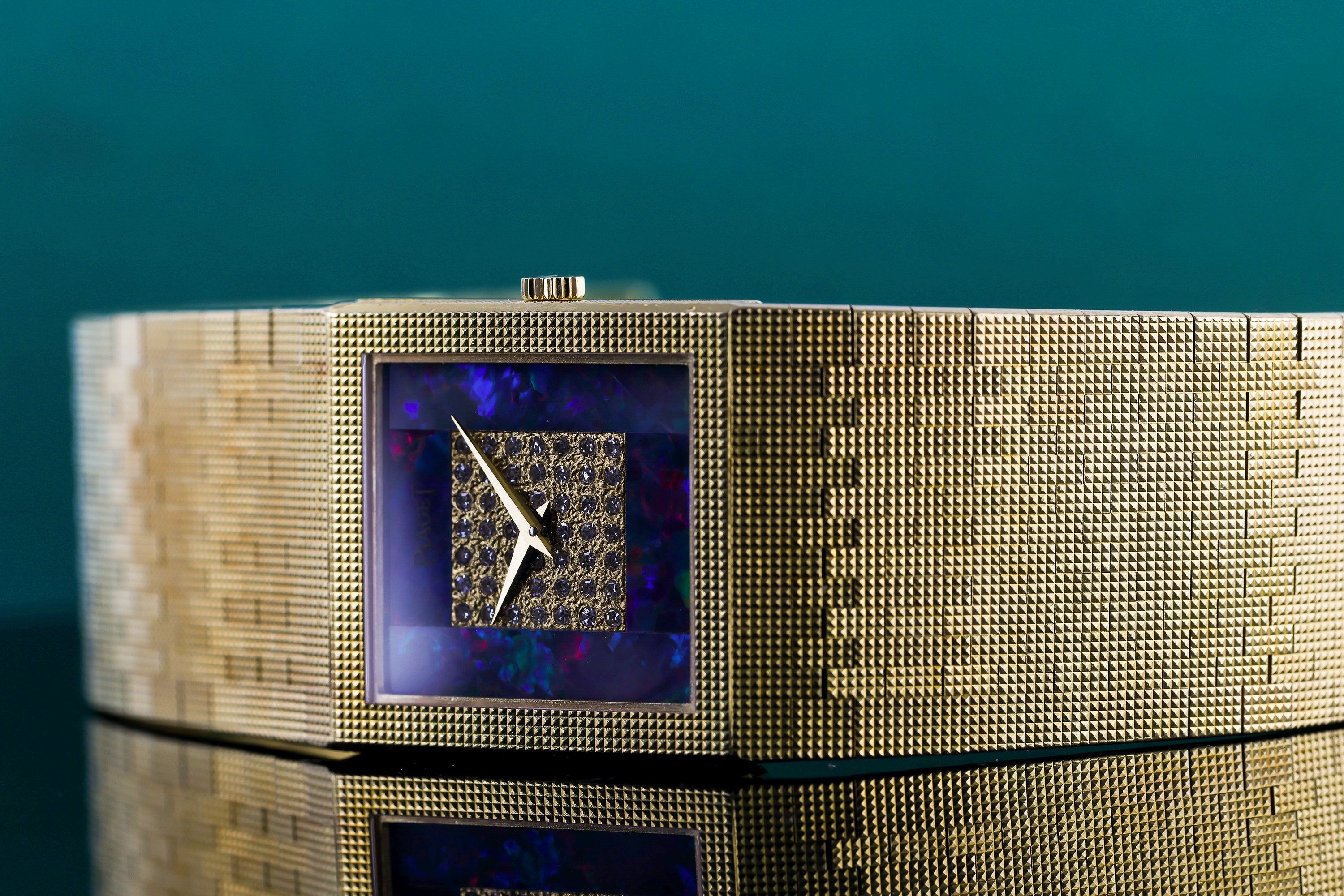Piaget 1980s Wristwatch | REF. 9131 C 4 | Opal Diamond Dial | 18k Yellow Gold | 23mm | Manual Wind