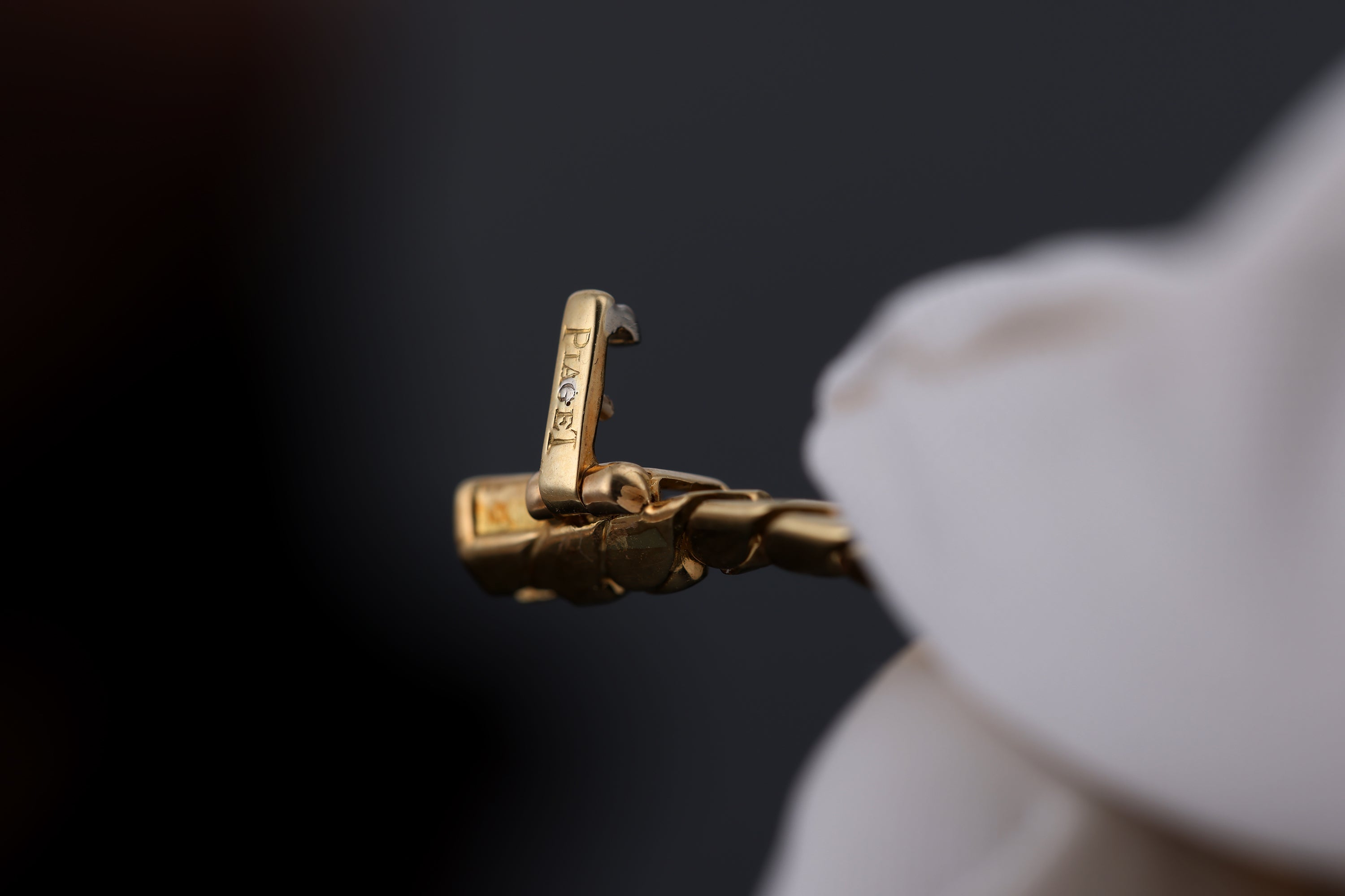 Piaget Vintage Ladies Diamond Wristwatch | REF. 49250 V 102 | Pave Diamond Dial | Oval-Shaped Case | 18k Yellow Gold | 1980's