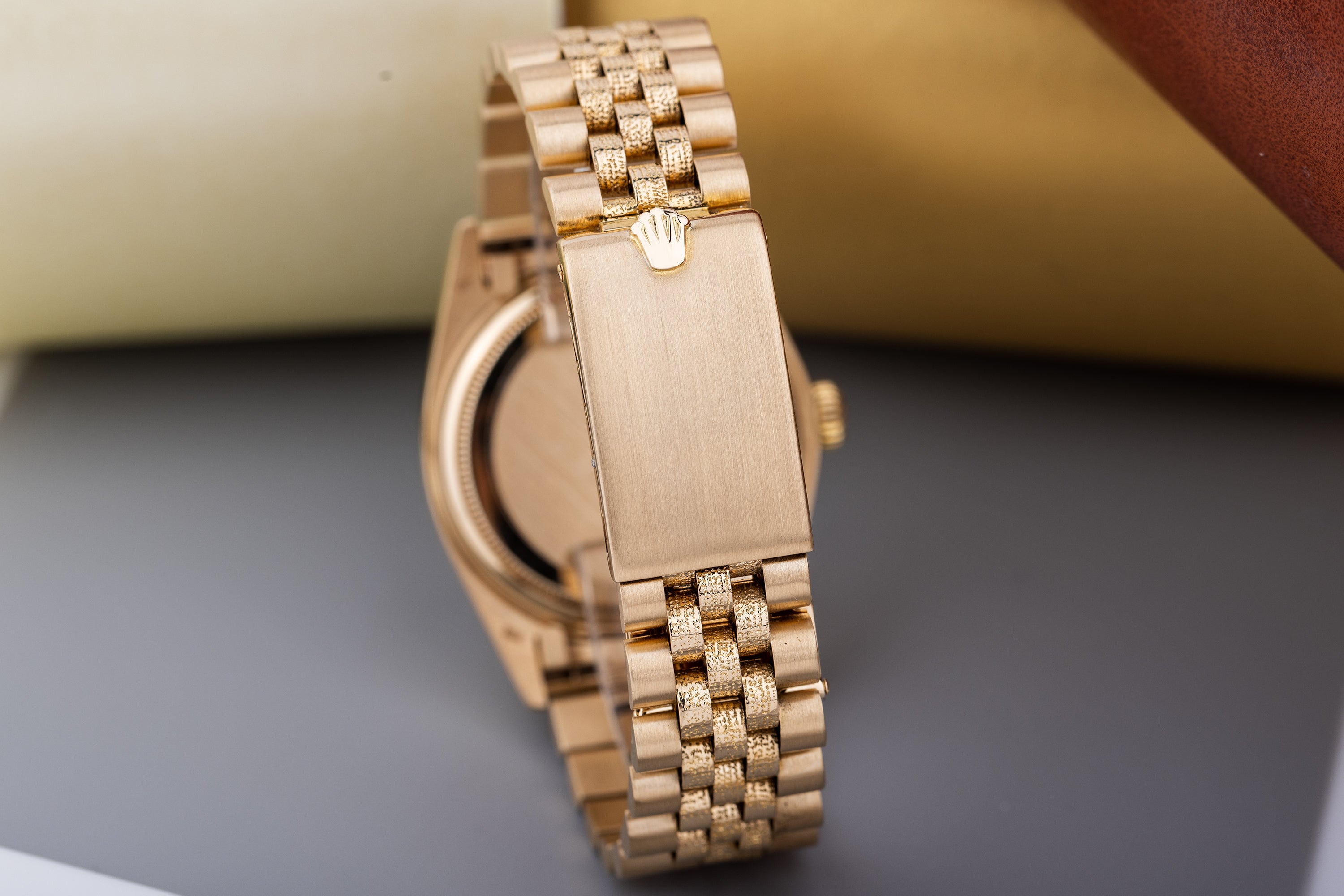 Rolex DateJust 36 | REF. 1600 | Grey Dial | 18k Yellow Gold | 1977 | Grained Texture Bezel & Bracelet