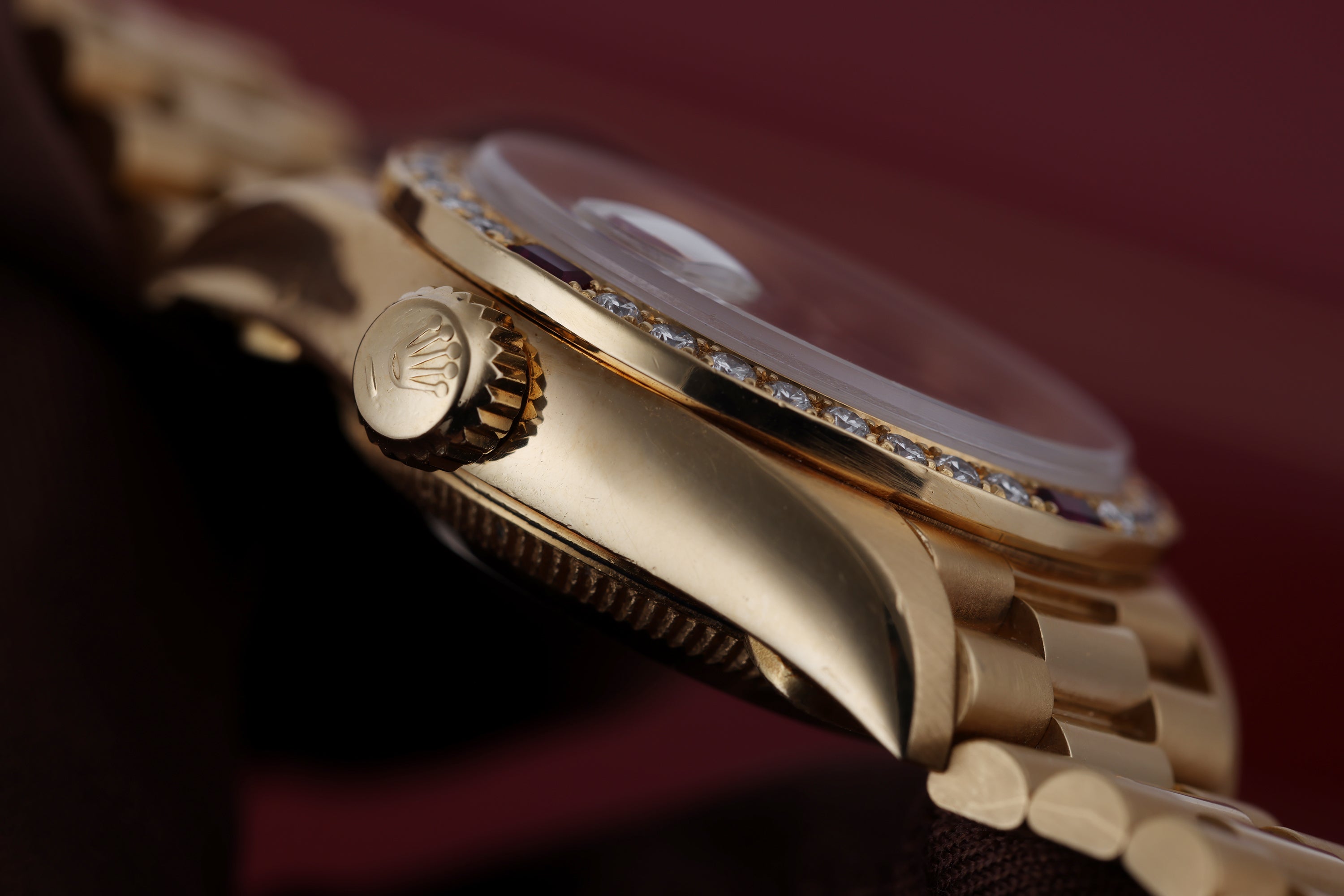 Rolex Lady DateJust 26 | REF. 69068 | Red Vignette Diamond Dial | Diamond & Ruby Bezel | 18k Yellow Gold | 1990