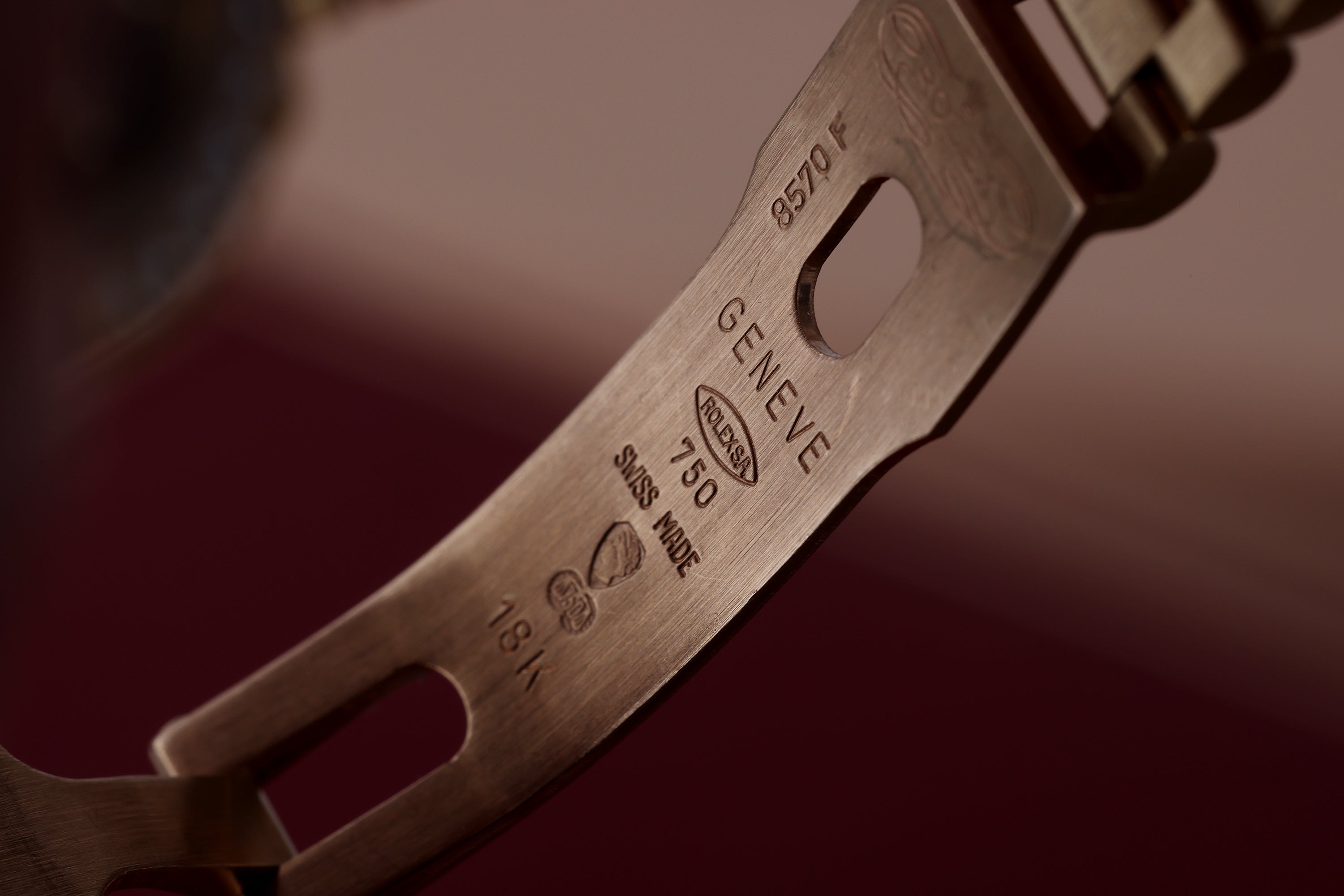 Rolex Lady DateJust 26 | REF. 69068 | Red Vignette Diamond Dial | Diamond & Ruby Bezel | 18k Yellow Gold | 1990