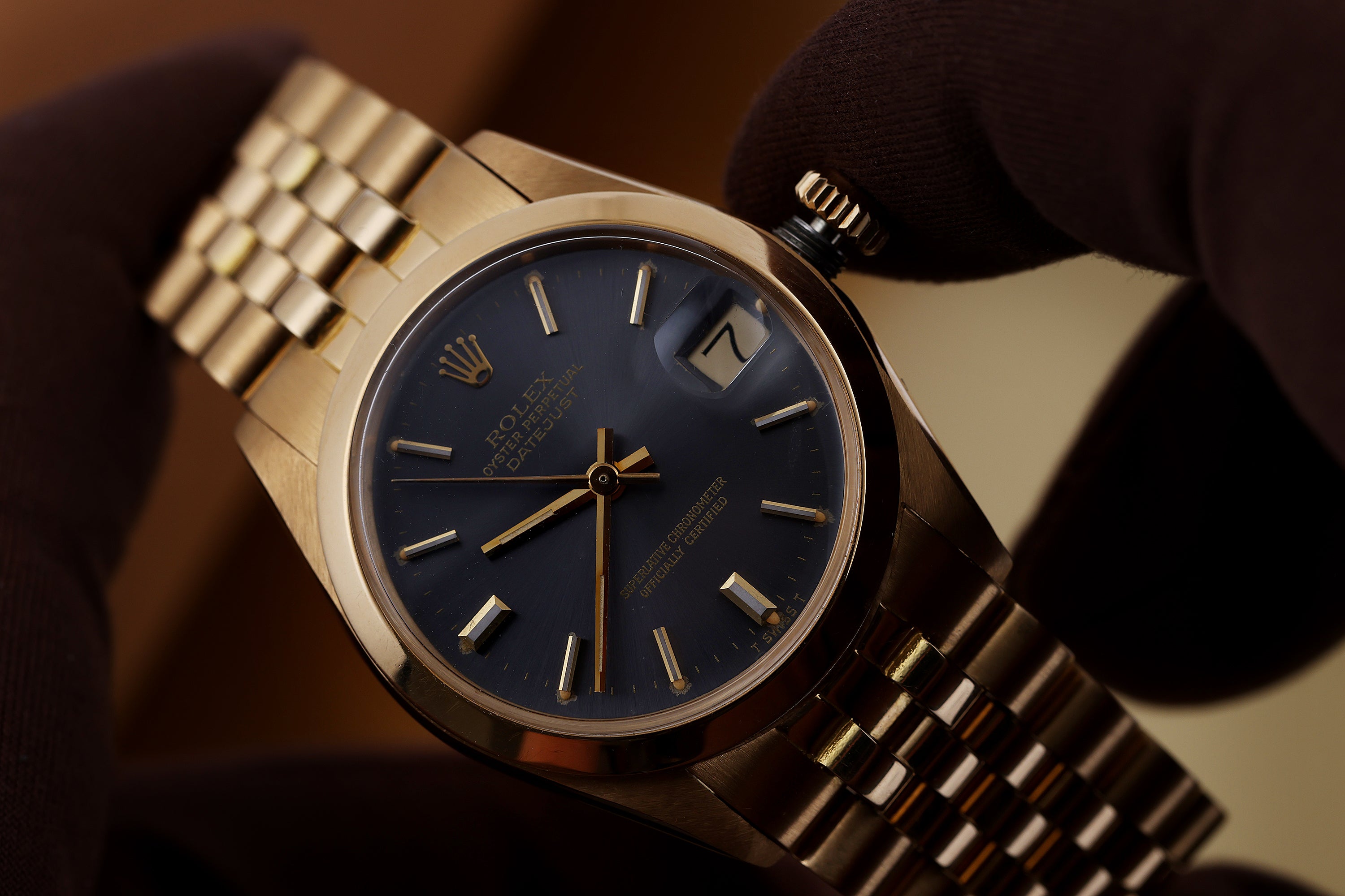 New Old Stock: Rolex DateJust 31mm | REF. 6824 | 18k Yellow Gold | Grey Dial | 1977