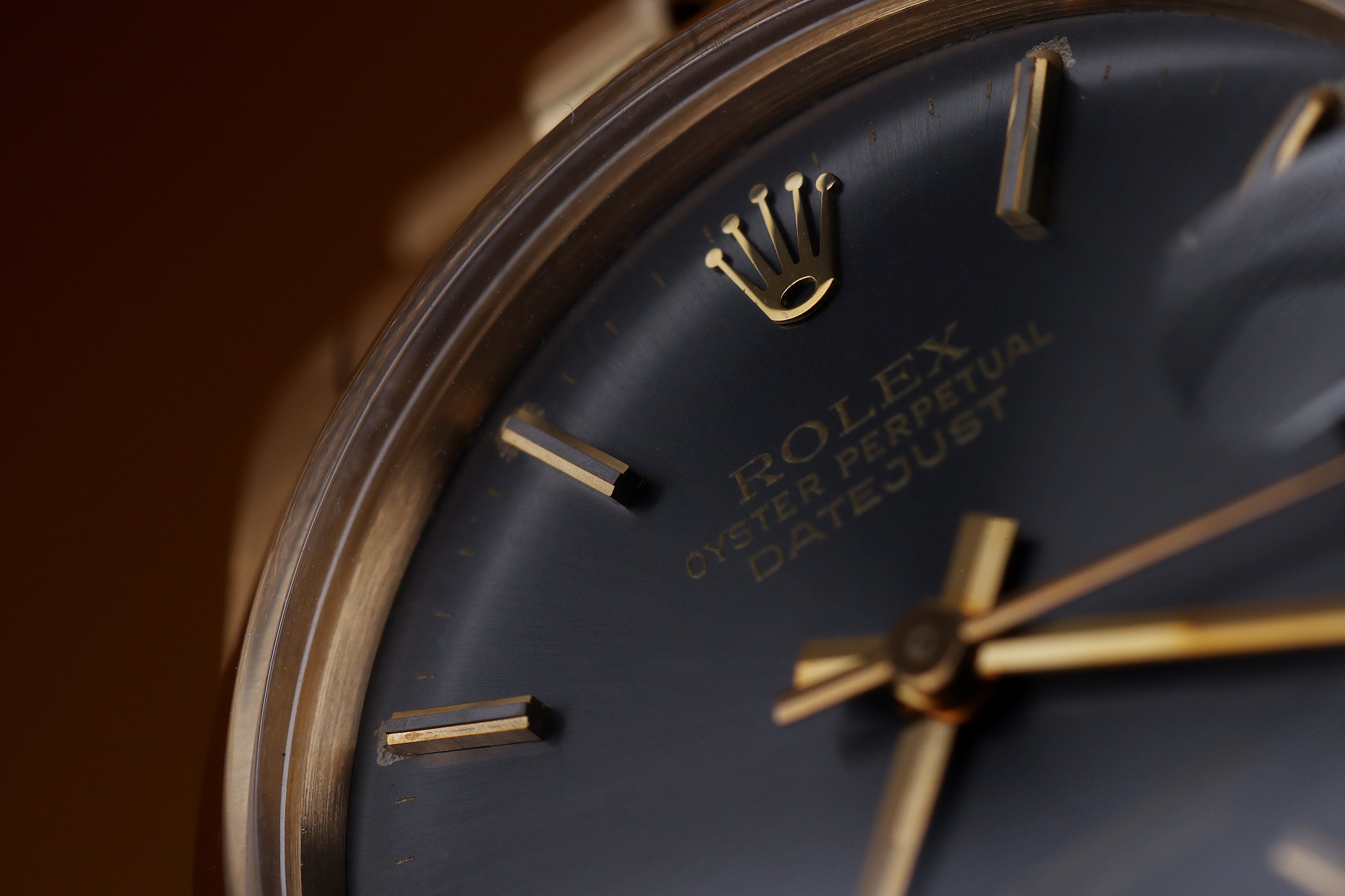 New Old Stock: Rolex DateJust 31mm | REF. 6824 | 18k Yellow Gold | Grey Dial | 1977