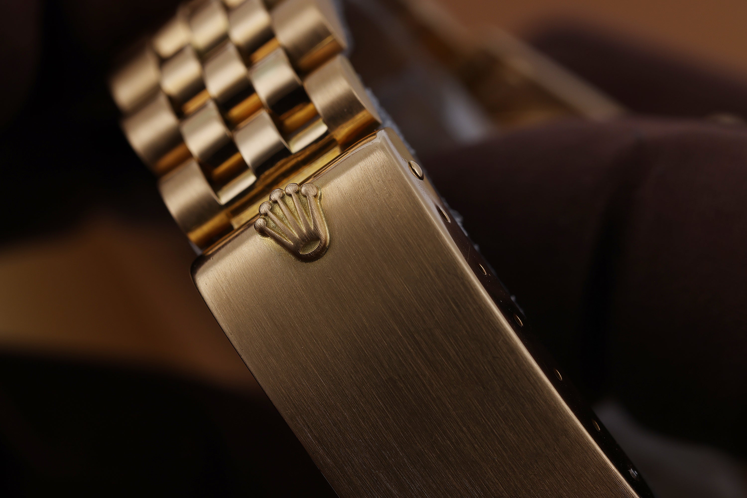 New Old Stock: Rolex DateJust 31mm | REF. 6824 | 18k Yellow Gold | Grey Dial | 1977