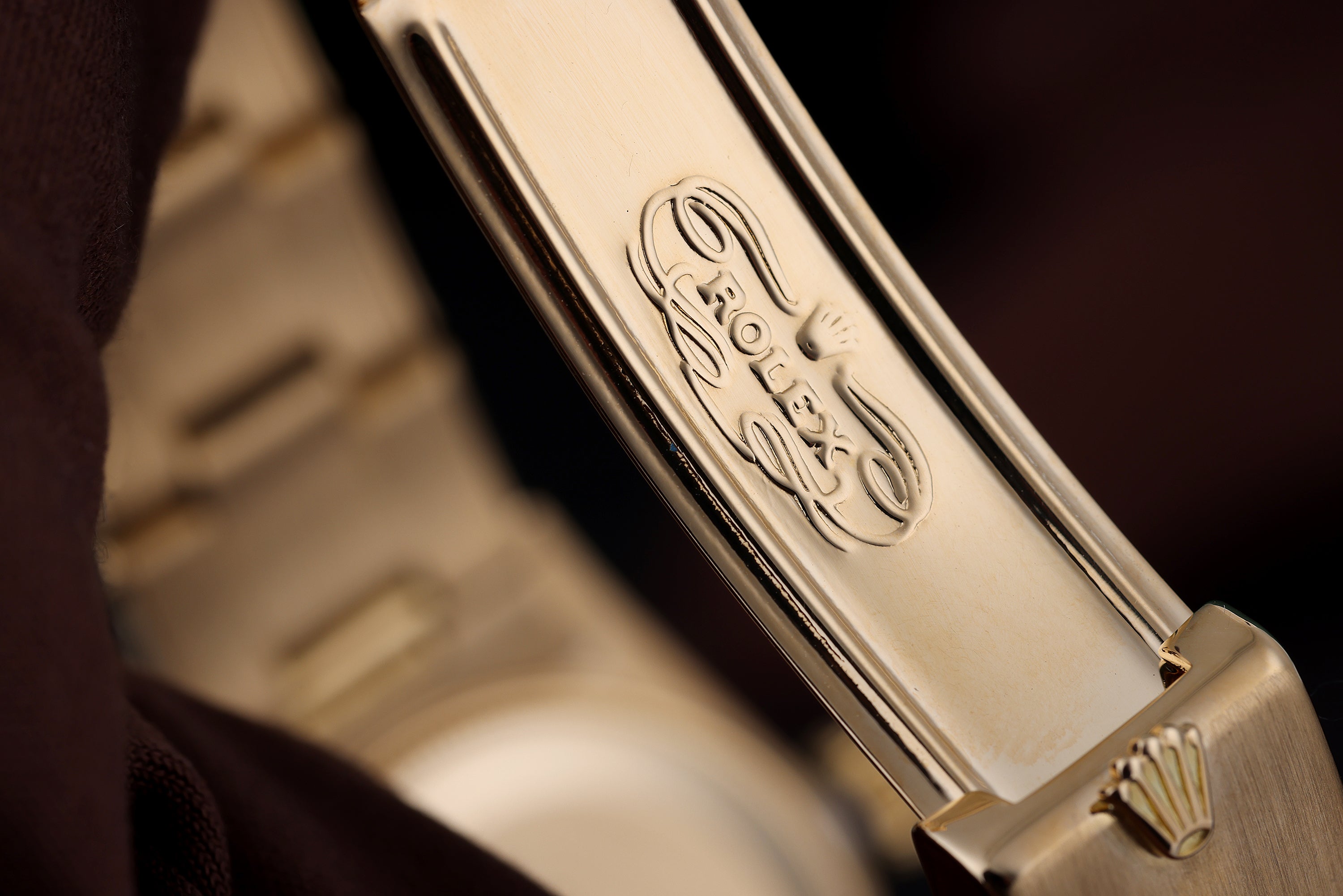 Rolex DateJust 31 | REF. 6824 | Champagne Dial | 18k Yellow Gold | 30mm | 1981