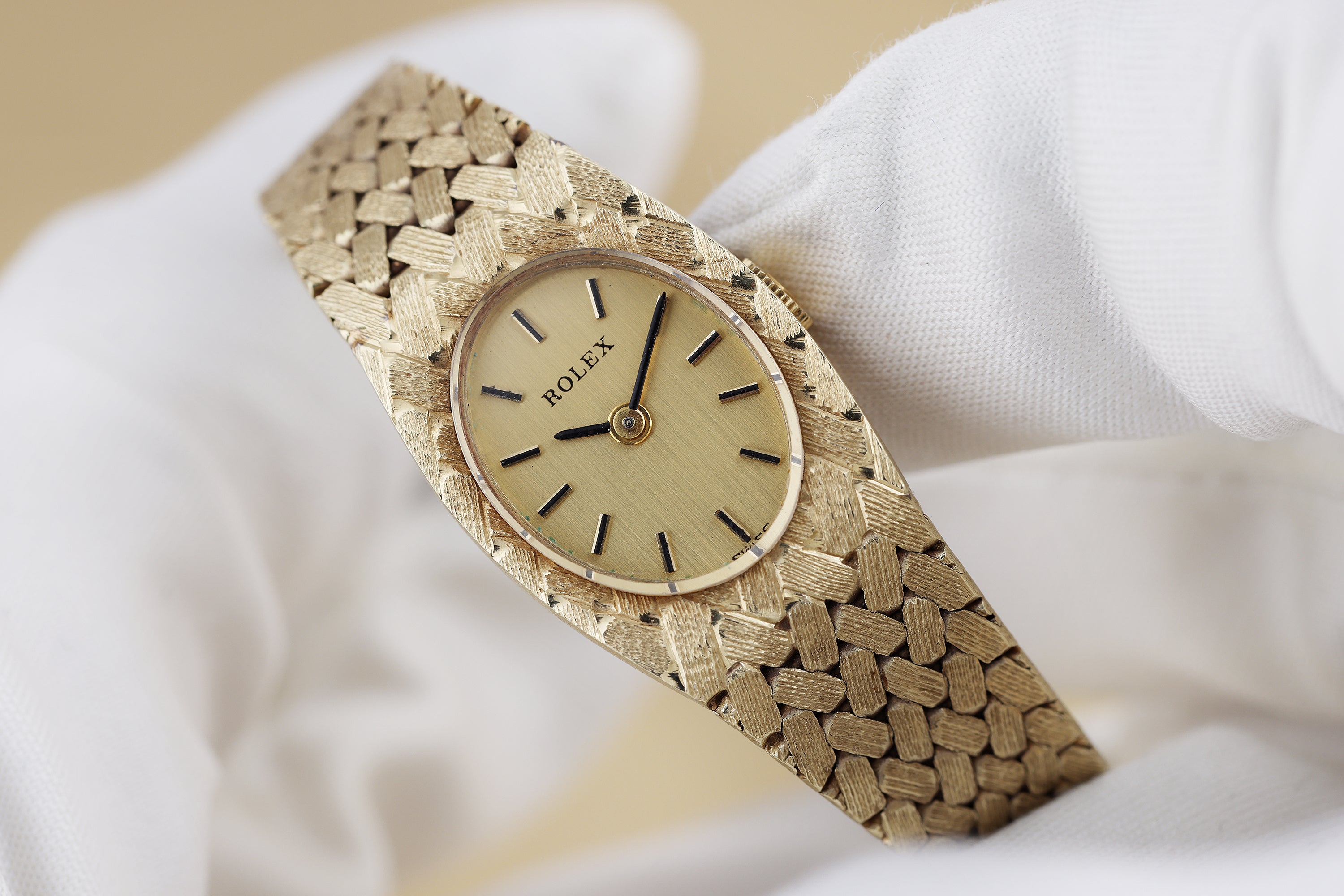 Rolex Ladies Vintage Watch | Gold Dial | Engraved Dial | 17.5mm | 14k Yellow Gold | 1963