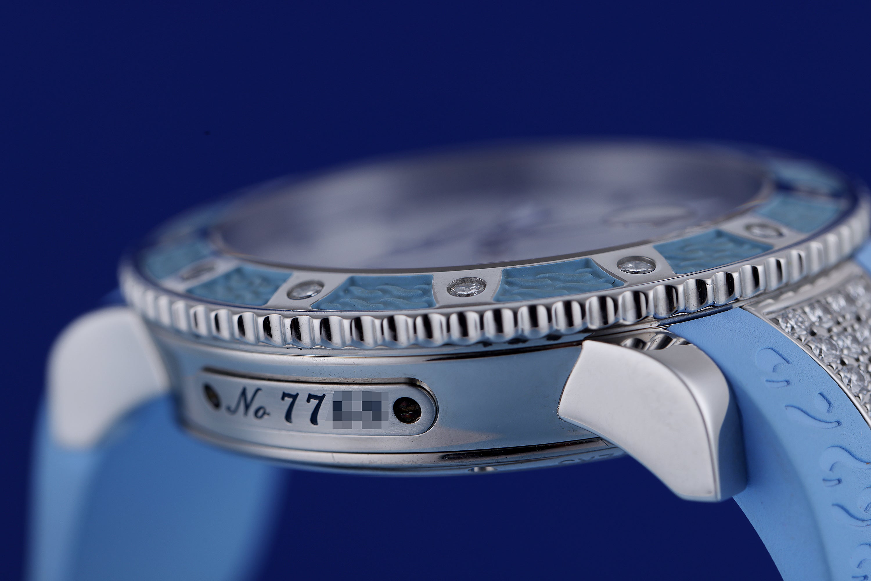 Ulysse Nardin Diver | REF. 8103-101 | White Mother of Pearl Dial | Blue Rubber & Diamond Bezel | Stainless Steel | 40.5mm | 2010s