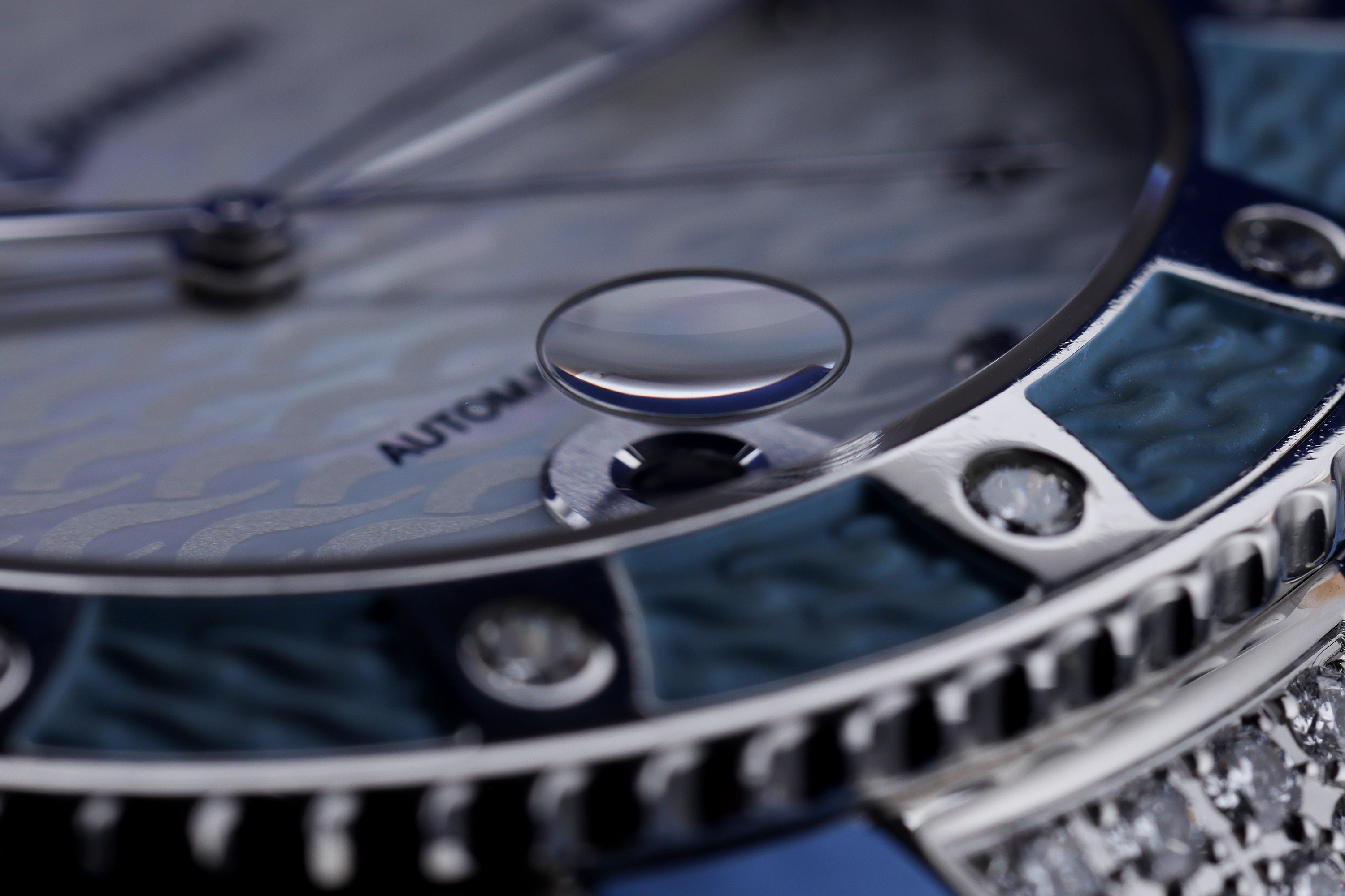 Ulysse Nardin Diver | REF. 8103-101 | White Mother of Pearl Dial | Blue Rubber & Diamond Bezel | Stainless Steel | 40.5mm | 2010s