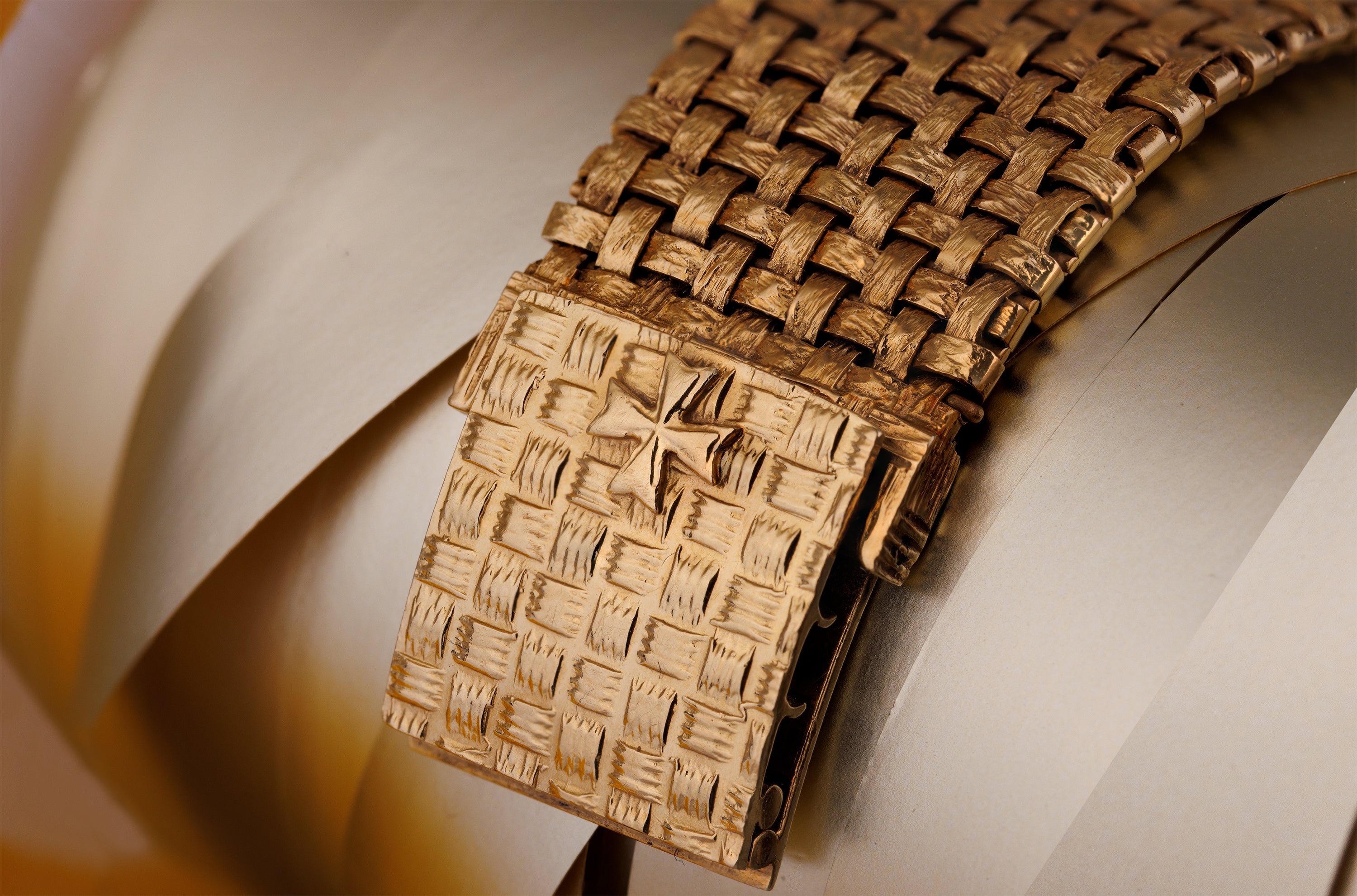 Vacheron Constantin 1970's Vintage Wristwatch | Onyx Dial | Woven Bracelet | 18k Yellow Gold | 31.5mm | Manual Wind