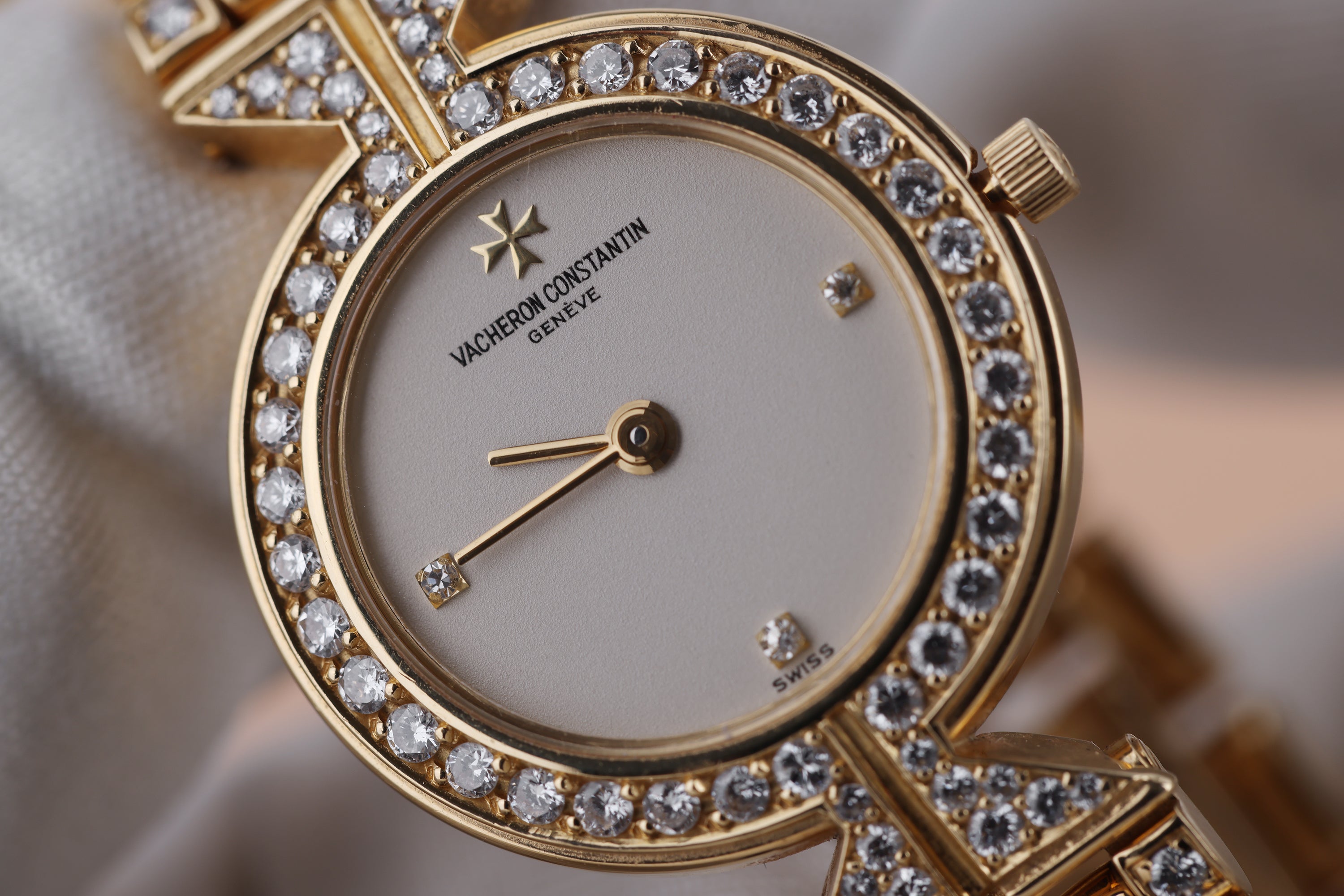 Vacheron Constantin Ladies Watch | Silvered Dial | Diamond Bezel & Bracelet | 22.5mm | 18k Yellow Gold | 2000's