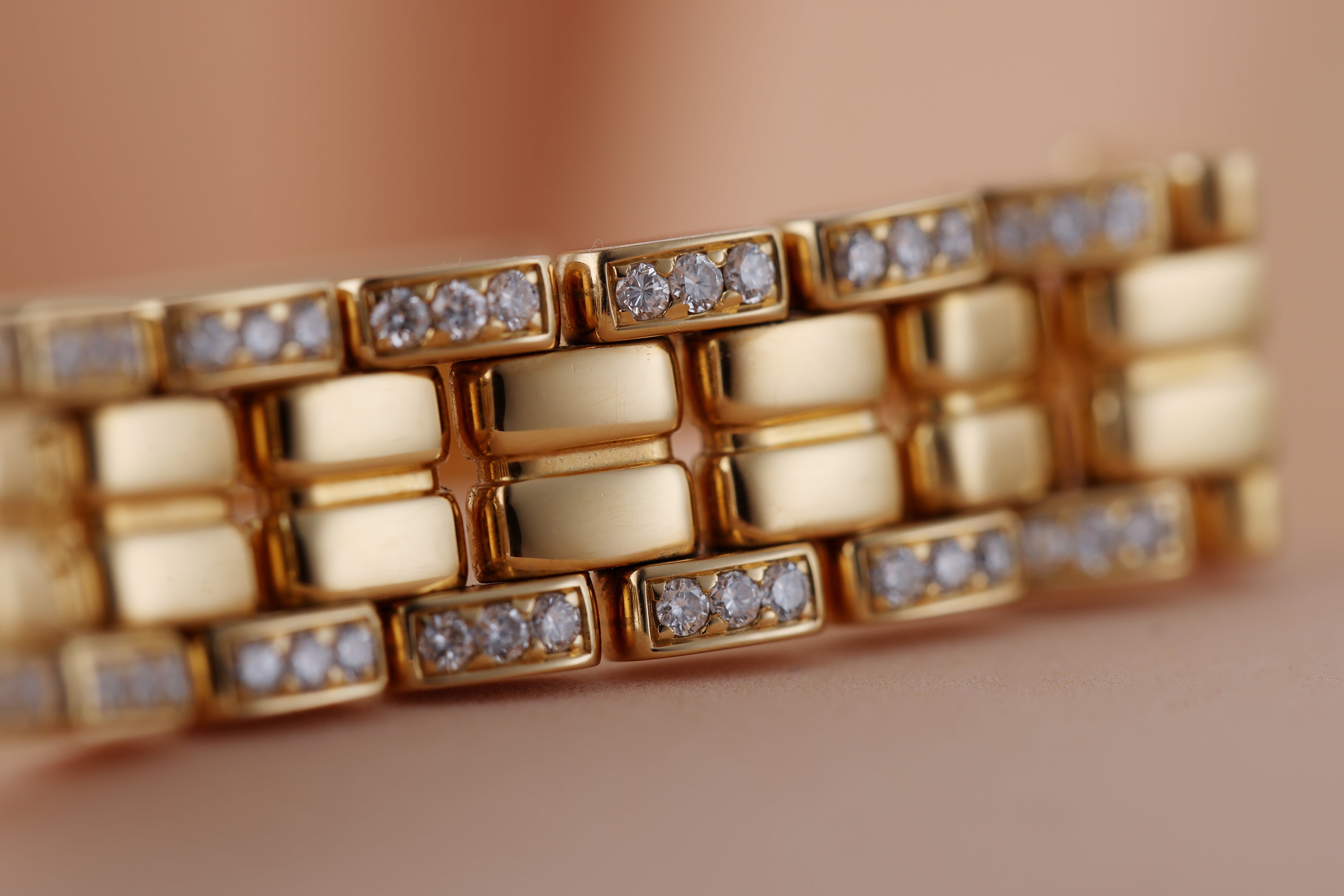 Vacheron Constantin Ladies Watch | Silvered Dial | Diamond Bezel & Bracelet | 22.5mm | 18k Yellow Gold | 2000's