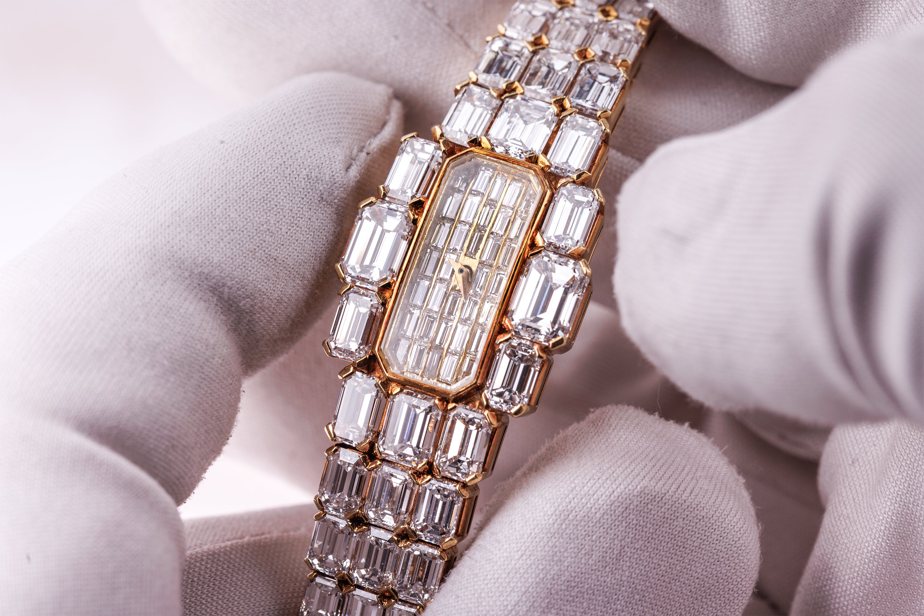 Rare Vacheron Constantin Lady Kalla | REF. 17701 | Pavé Emerald & Baguette Diamonds | 18k Yellow Gold | 19.5mm | 1980's