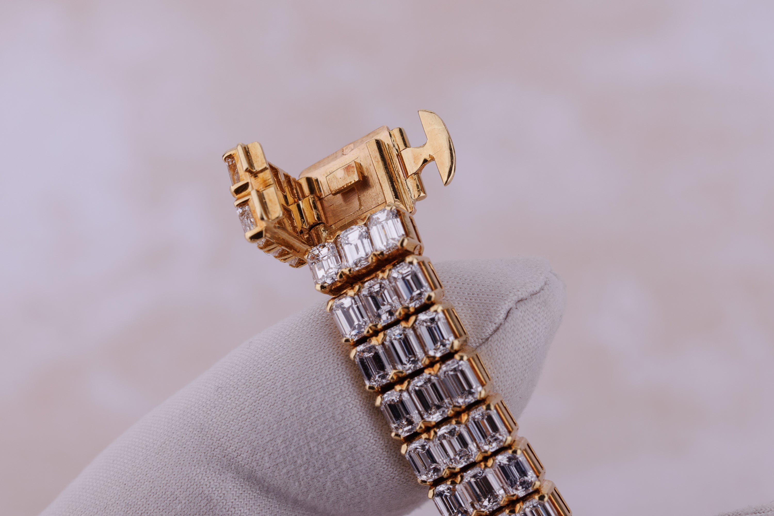 Rare Vacheron Constantin Lady Kalla | REF. 17701 | Pavé Emerald & Baguette Diamonds | 18k Yellow Gold | 19.5mm | 1980's