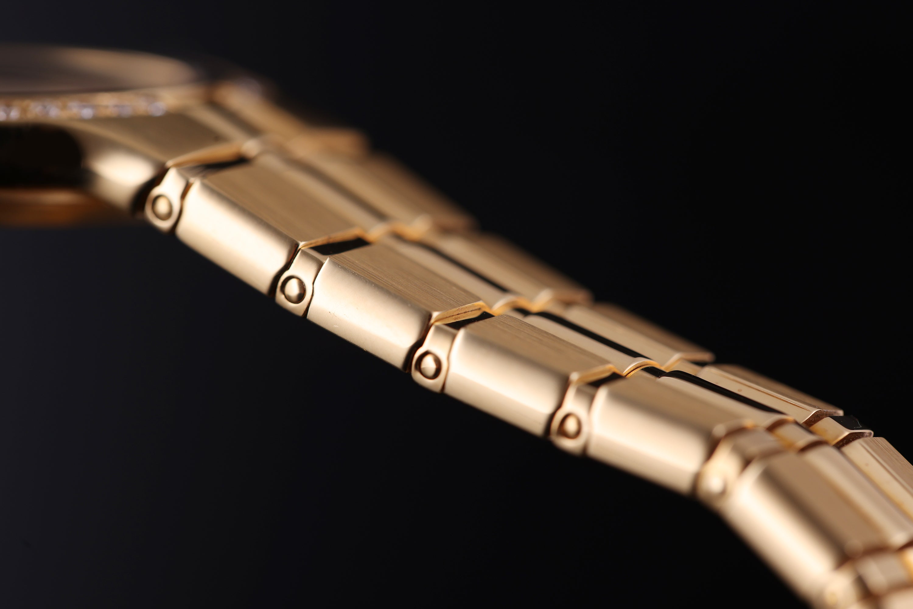Unworn Vacheron Constantin Lady Phidias | REF. 16510/967-1/110 | Diamond Bezel & Hours | Quartz | 18k Yellow Gold | 24mm | 1990's