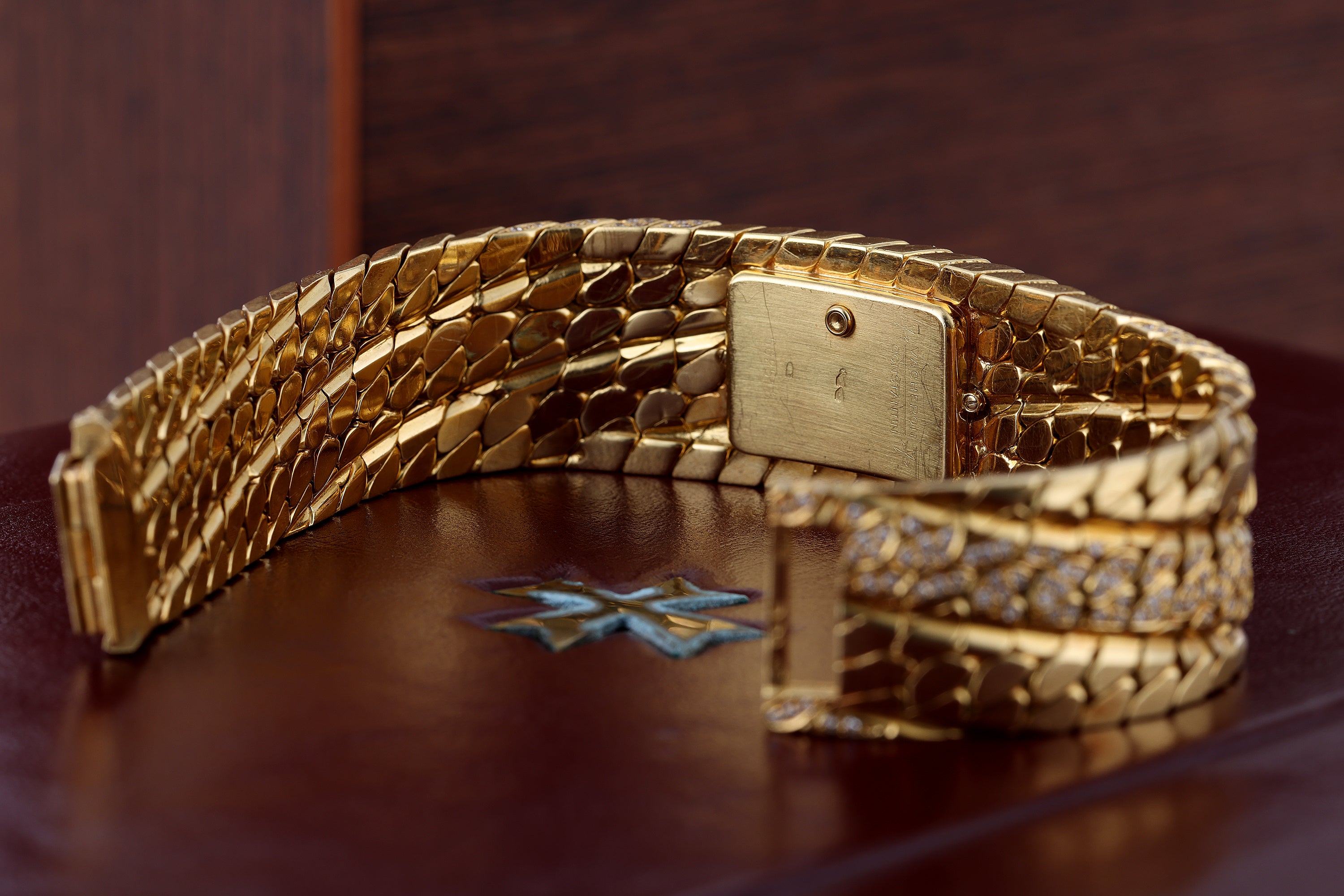 Vacheron Constantin 1990's Wristwatch | Pavé Diamond & Scale Textured | 18k Yellow Gold | 22mm | Quartz | Box