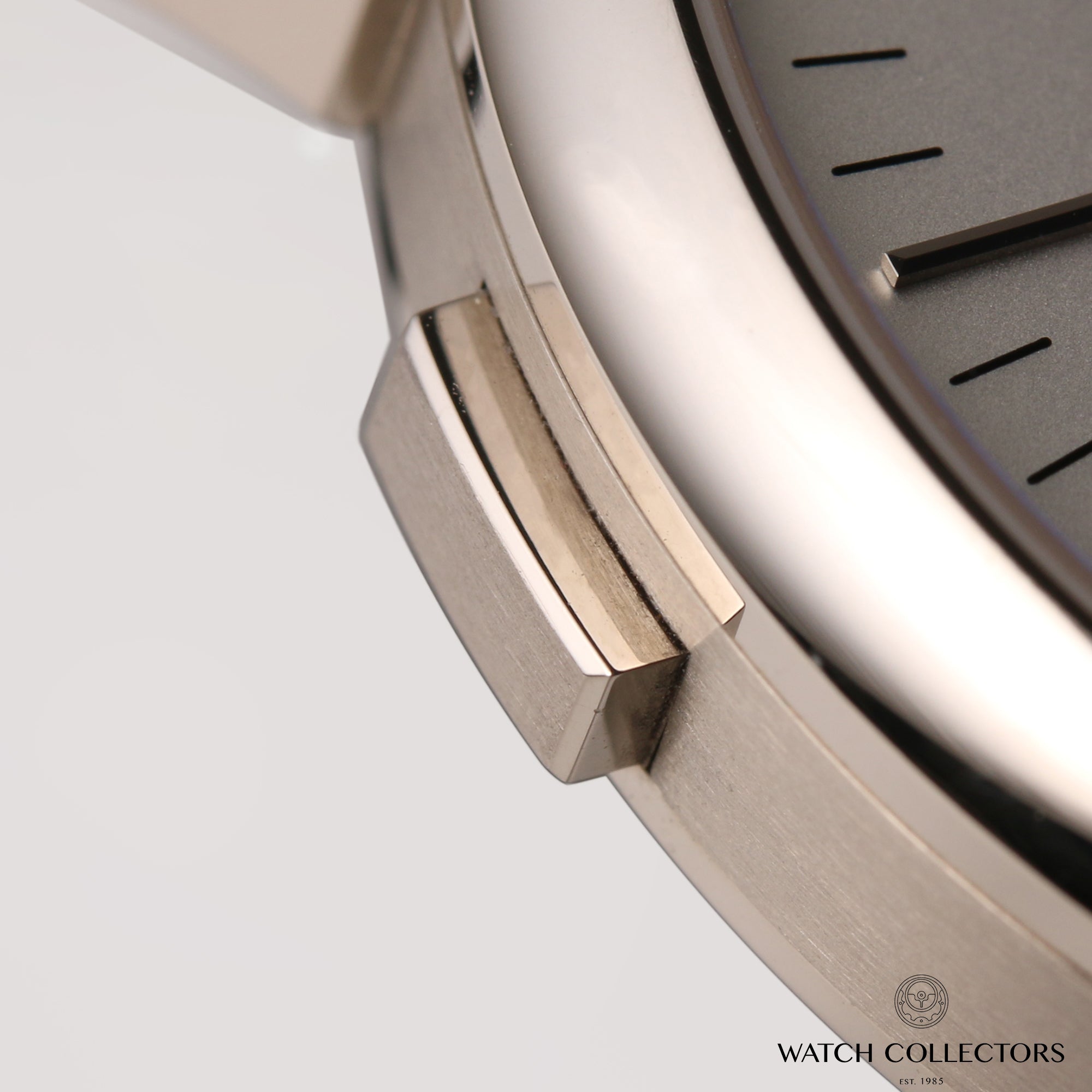 A.-Lange-Sohne-Saxonia-Moonphase-18K-White-Gold-Second-Hand-Watch-Collectors-6