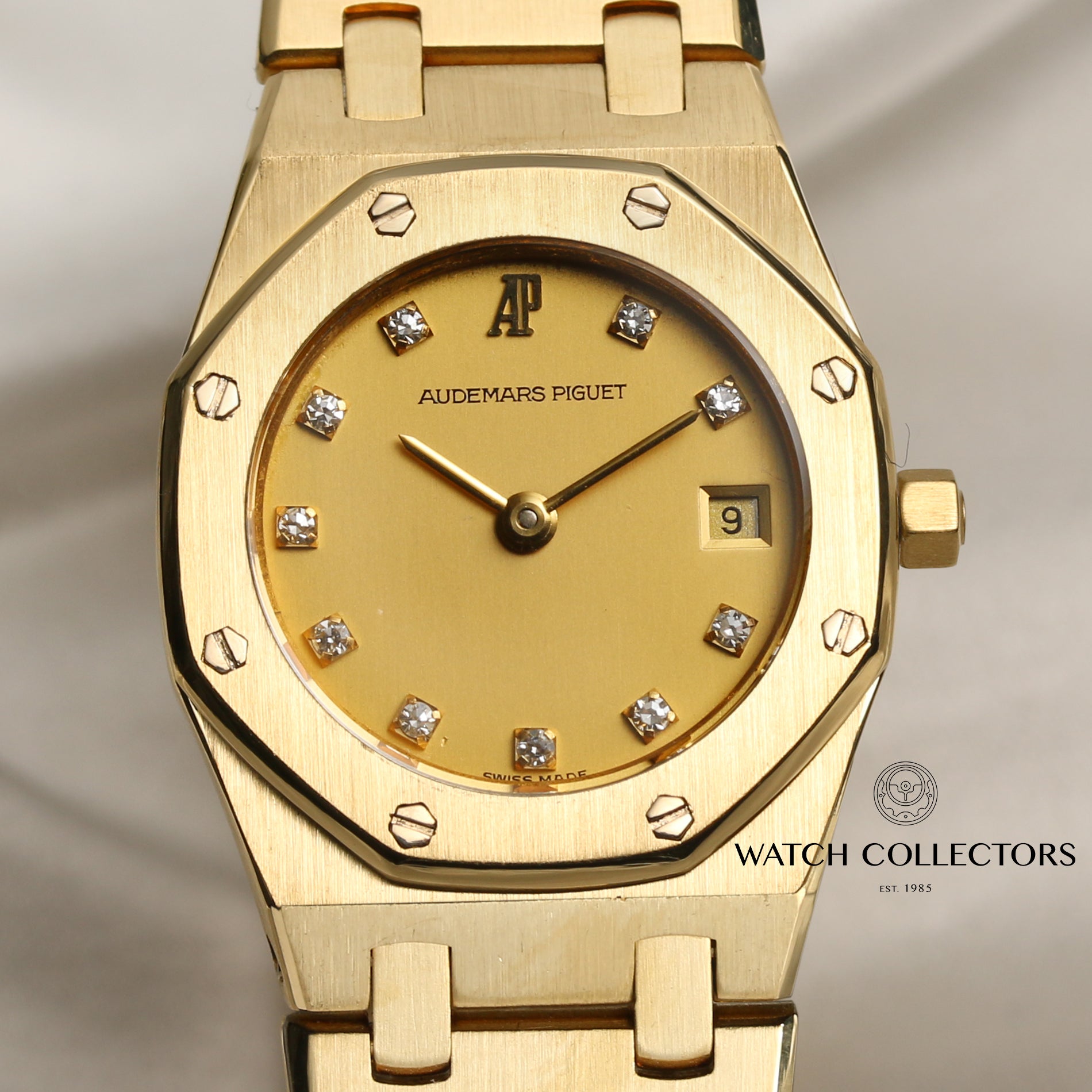 Audemars Piguet Royal Oak Diamond Dial 18K Yellow Gold Second Hand Watch Collectors 2