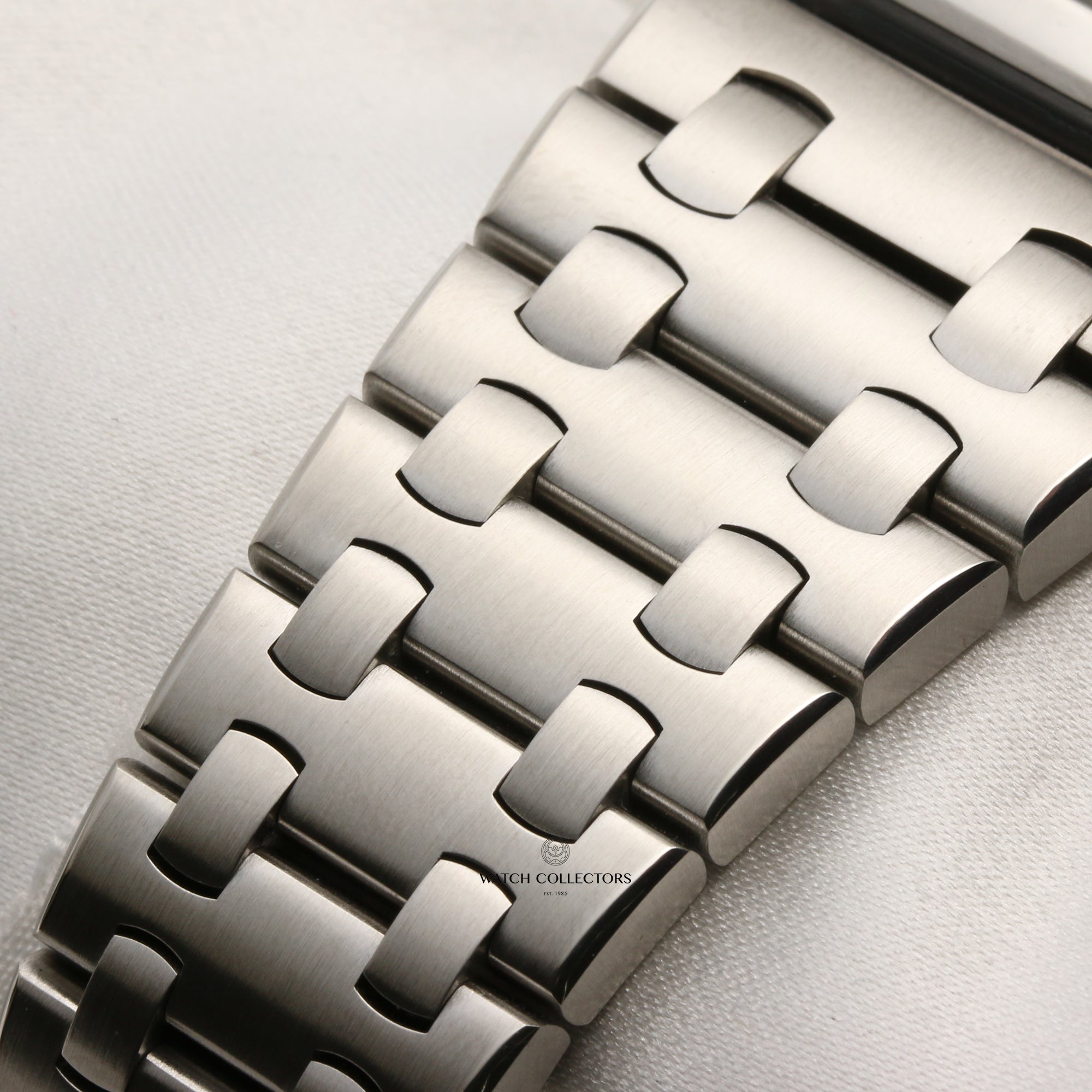 Audemars Piguet Royal Oak Offshore Chronograph Blue Dial Stainless Steel Second Hand Watch Collectors 7