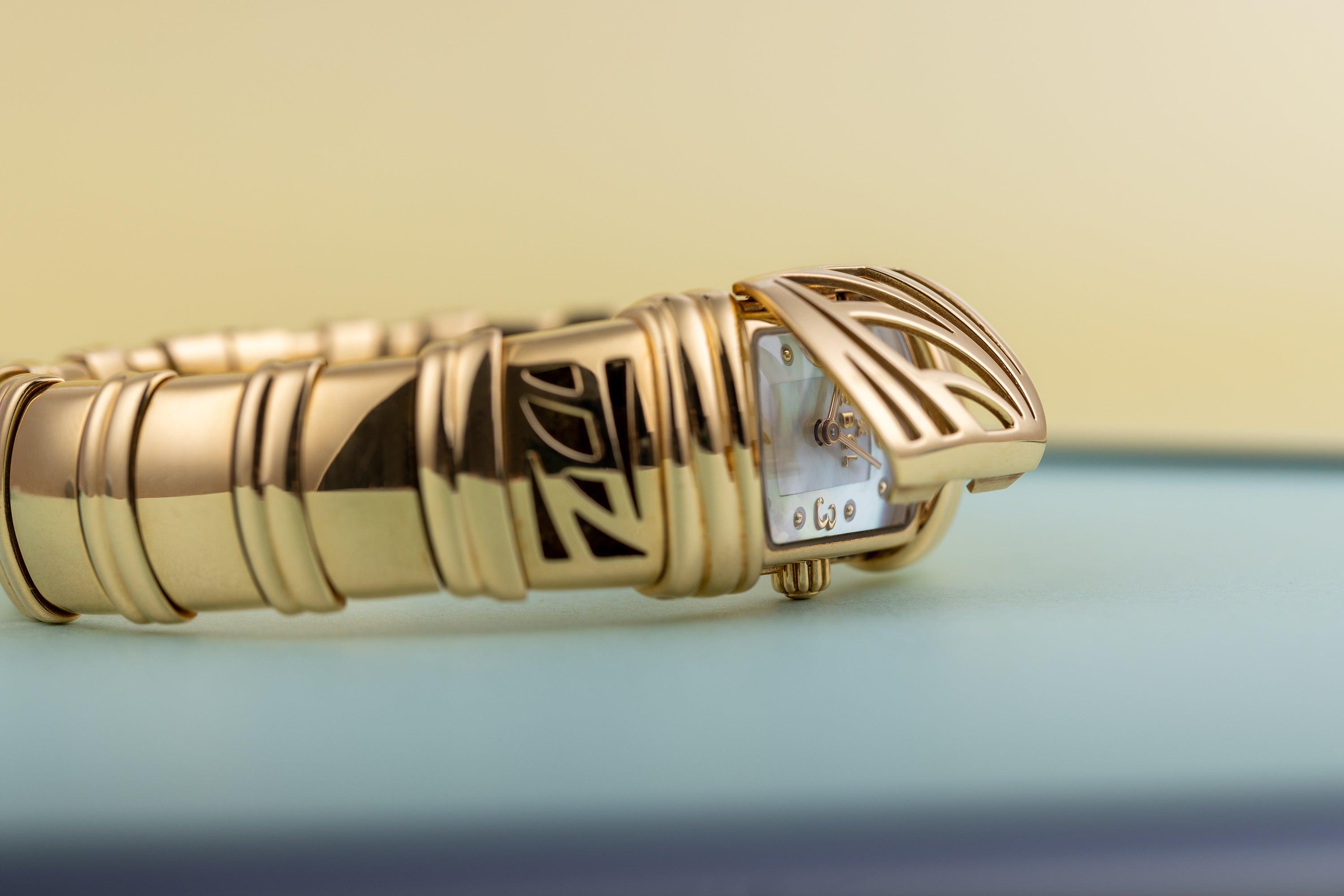 Ebel Shanta | REF. 8057821 | 18k Yellow Gold | Mother of Pearl Dial