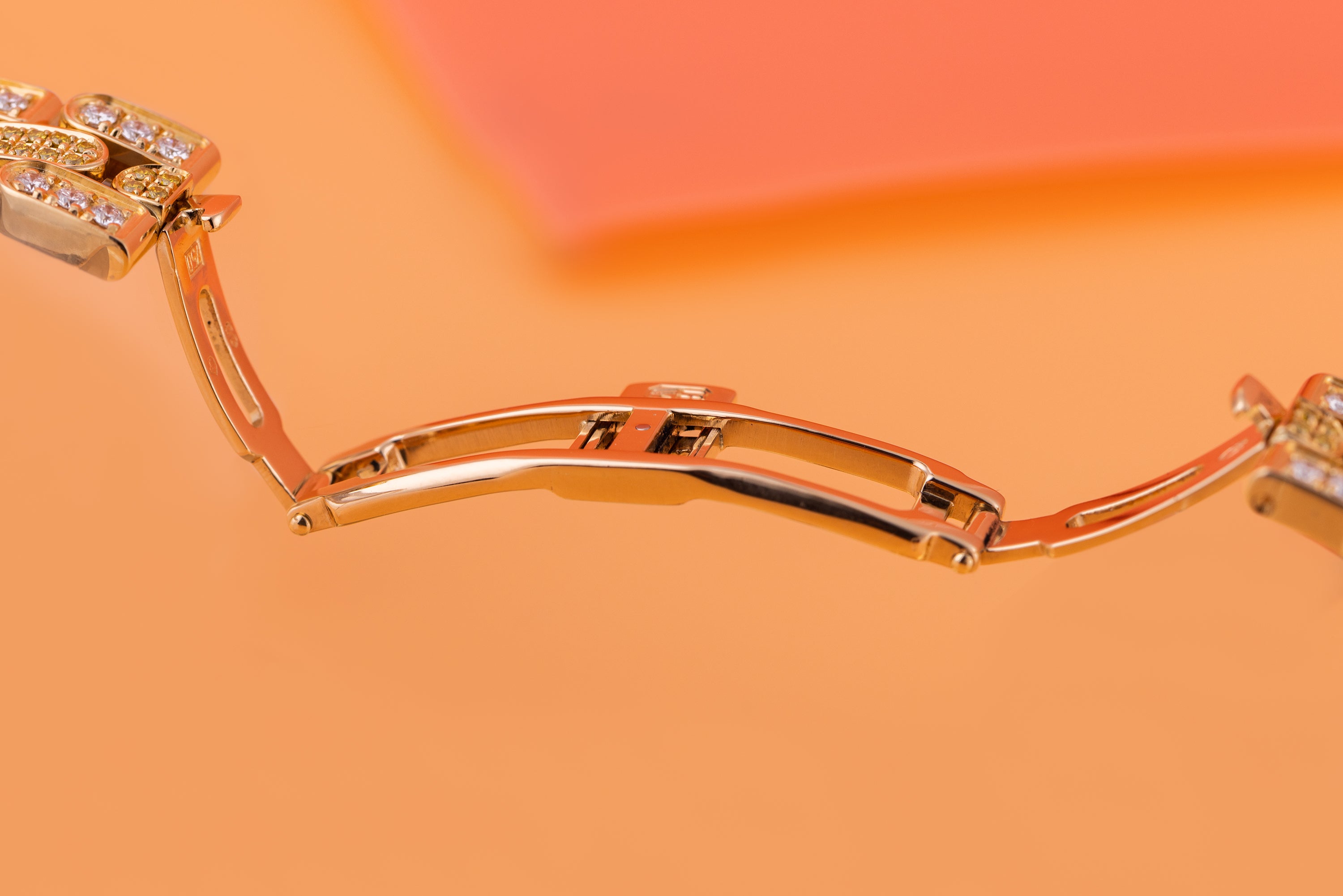 Harry Winston Avenue C | Mother of Pearl dial | Yellow & White Diamond Case, Bezel & Bracelet | 18k Yellow Gold