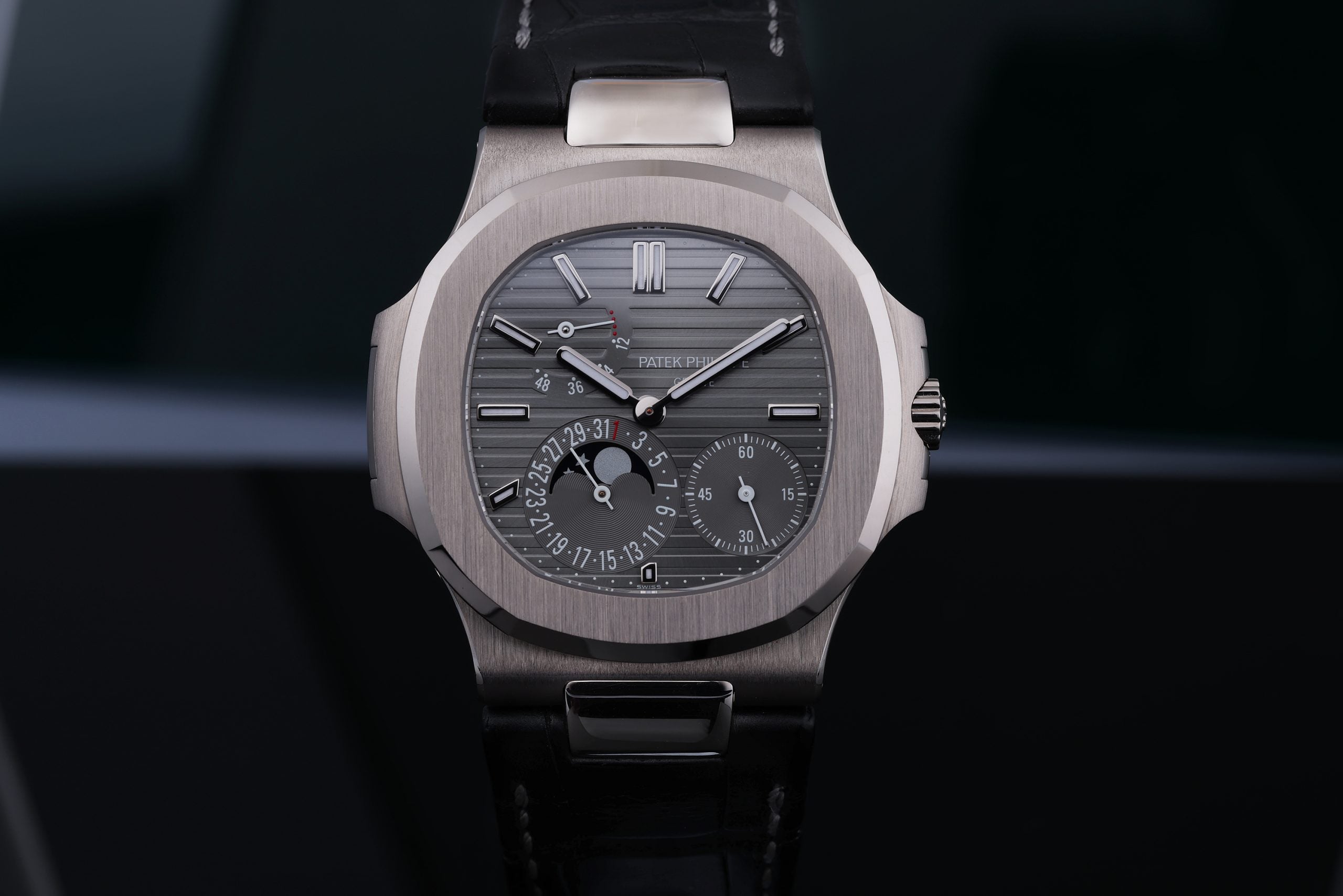 Nautilus_Gray_Dial_03