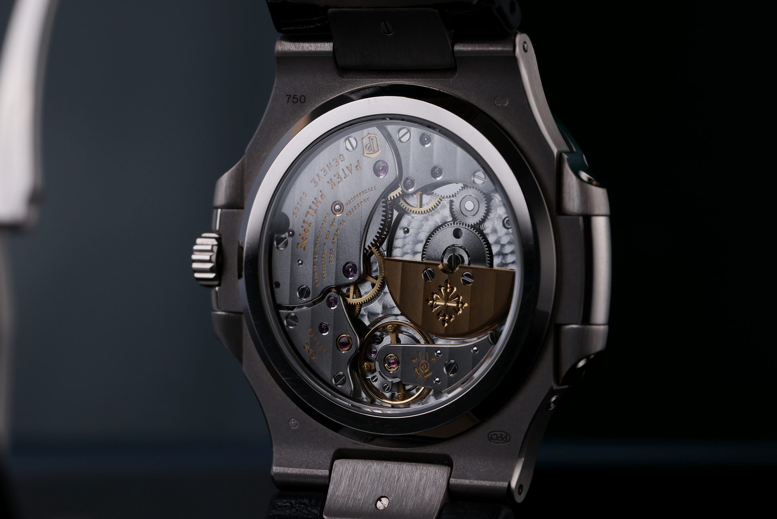Nautilus_Gray_Dial_04