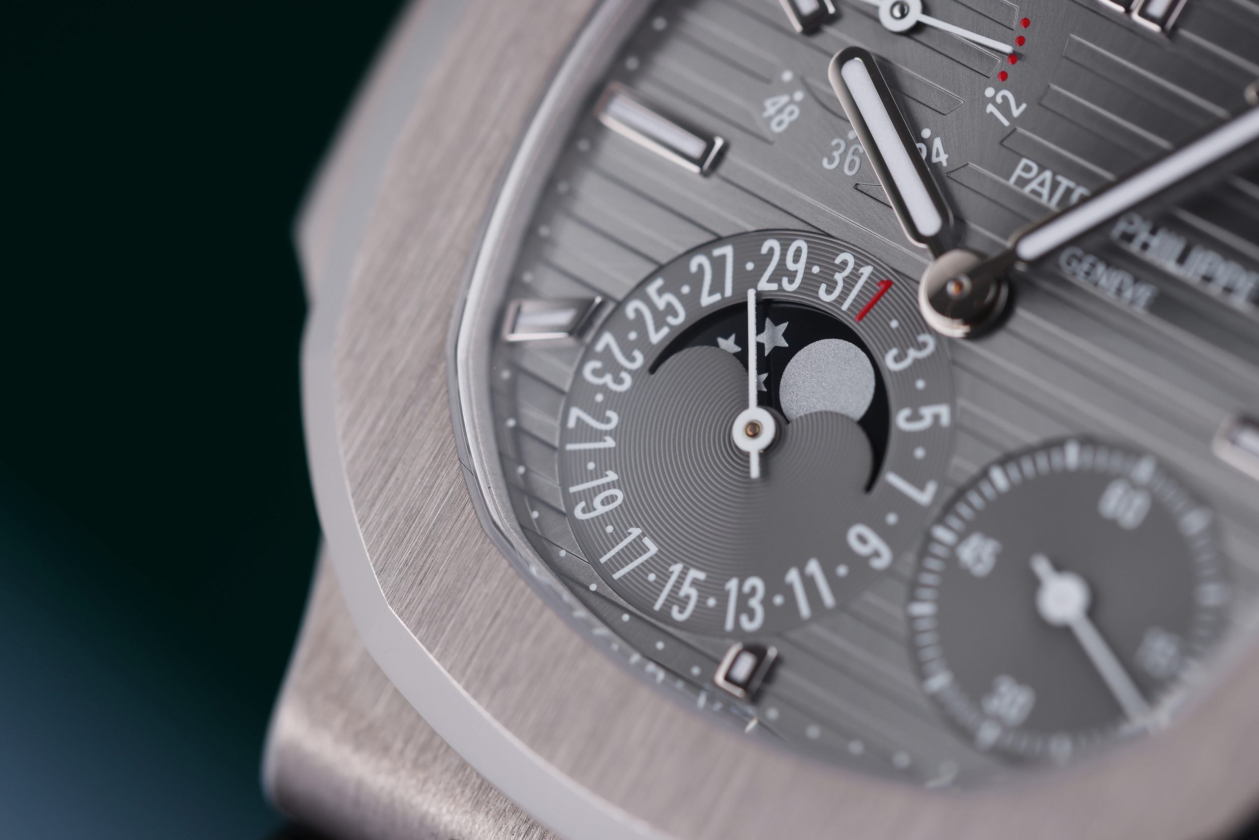 Nautilus_Gray_Dial_07