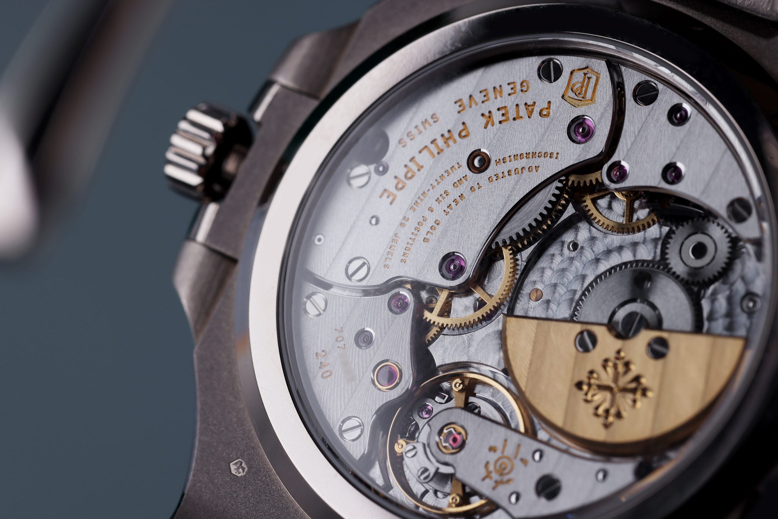 Nautilus_Gray_Dial_08