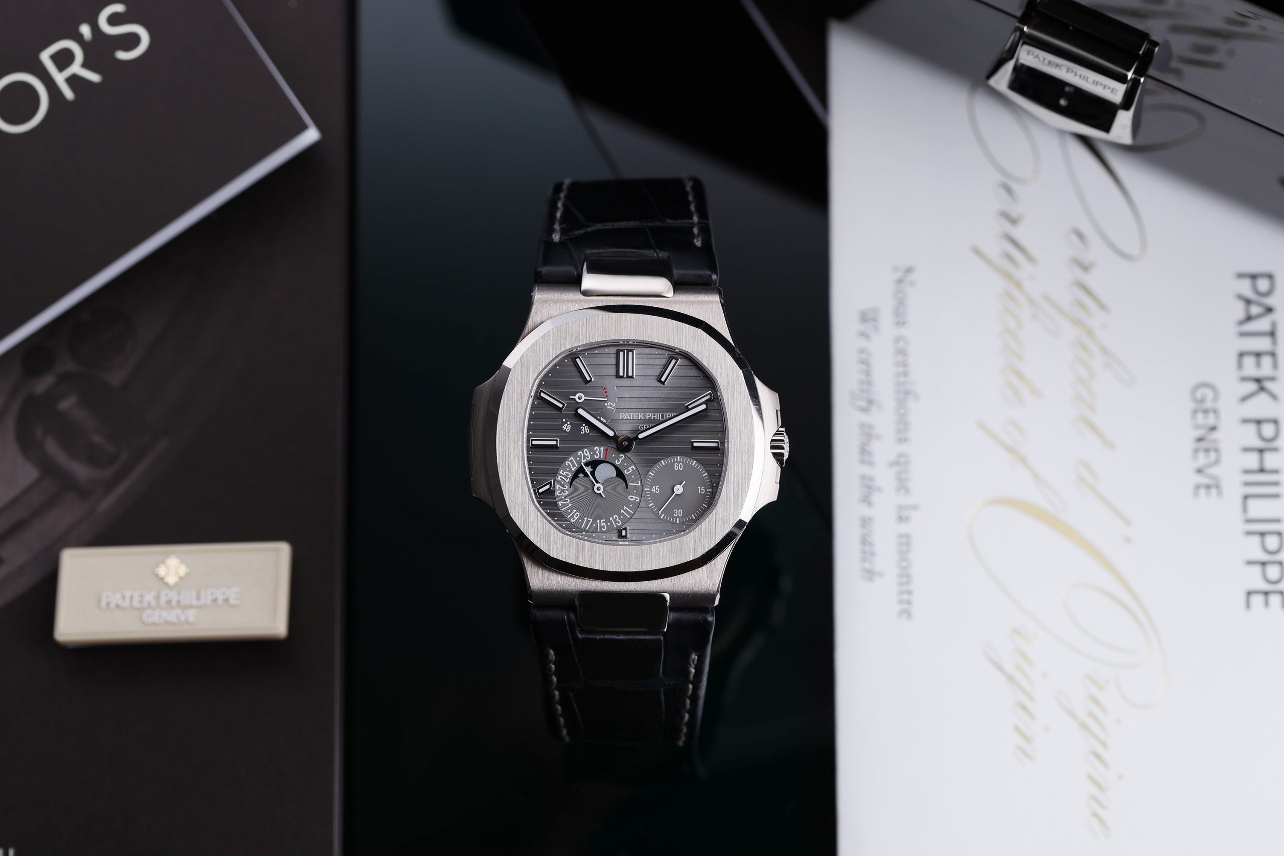 Nautilus_Gray_Dial_09