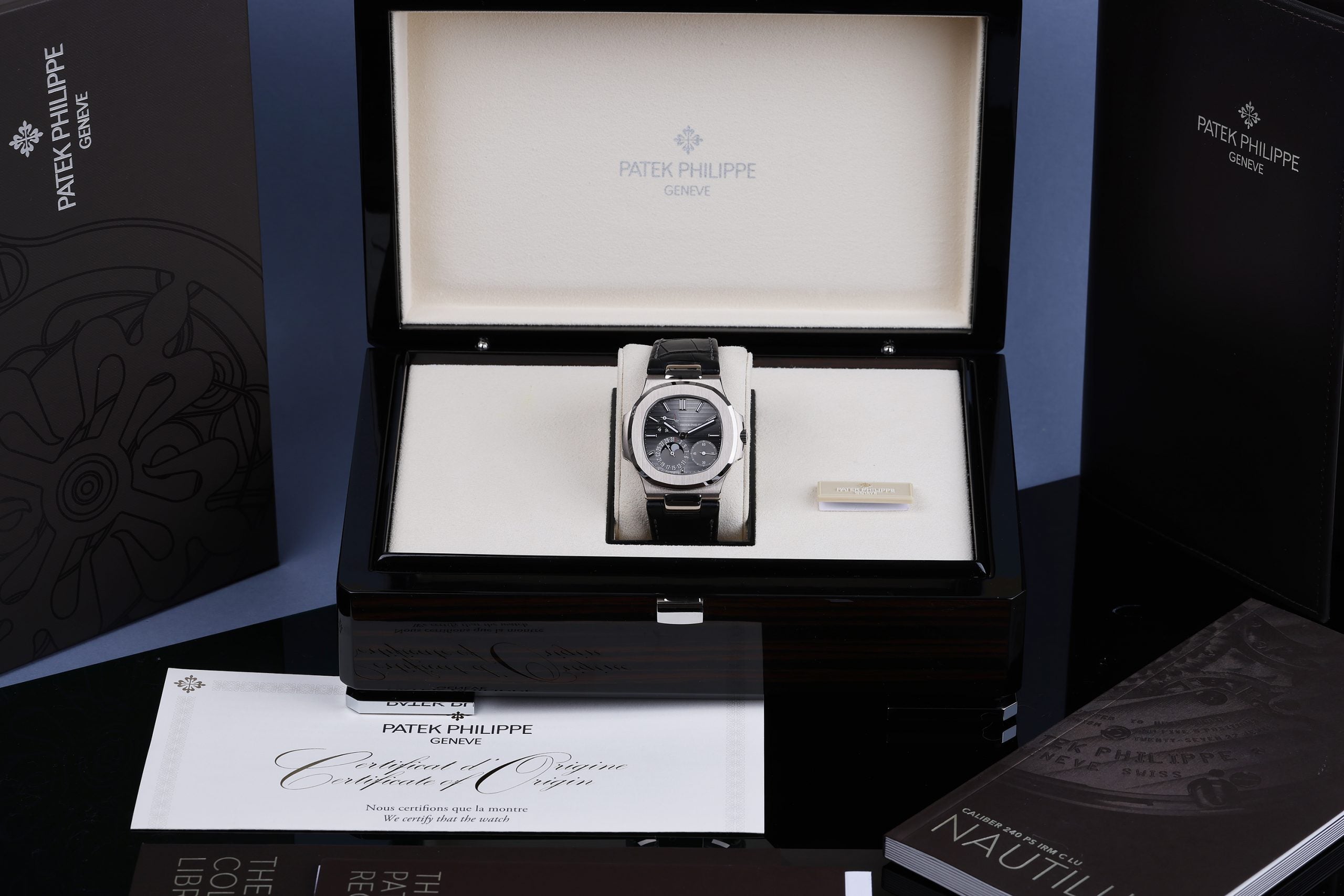 Nautilus_Gray_Dial_10