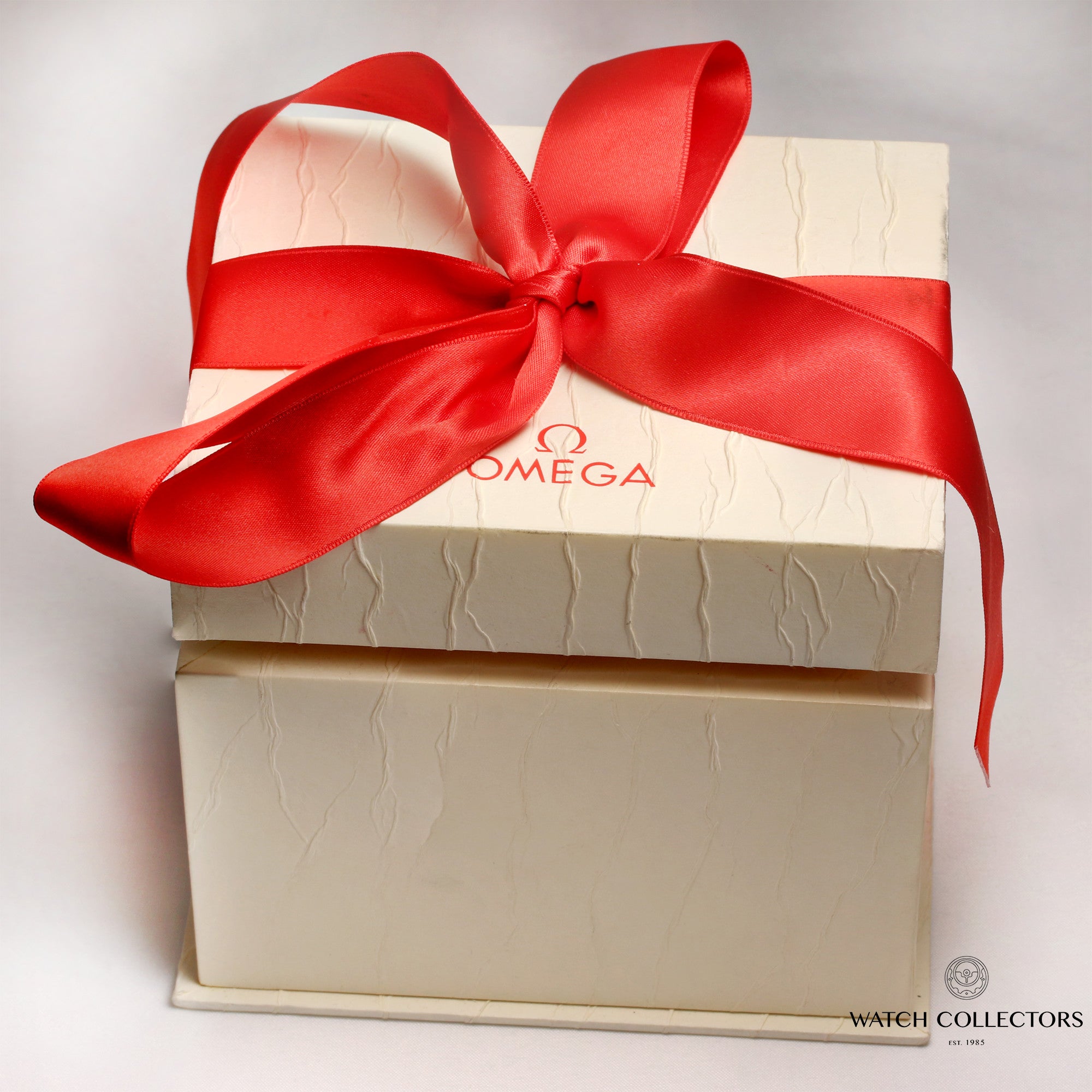 Omega-Speedmaster-Chronograph-38157940-Stainless-Steel-MOP-Dial-Diamond-Bezel-Second-Hand-Watch-Collectors-7