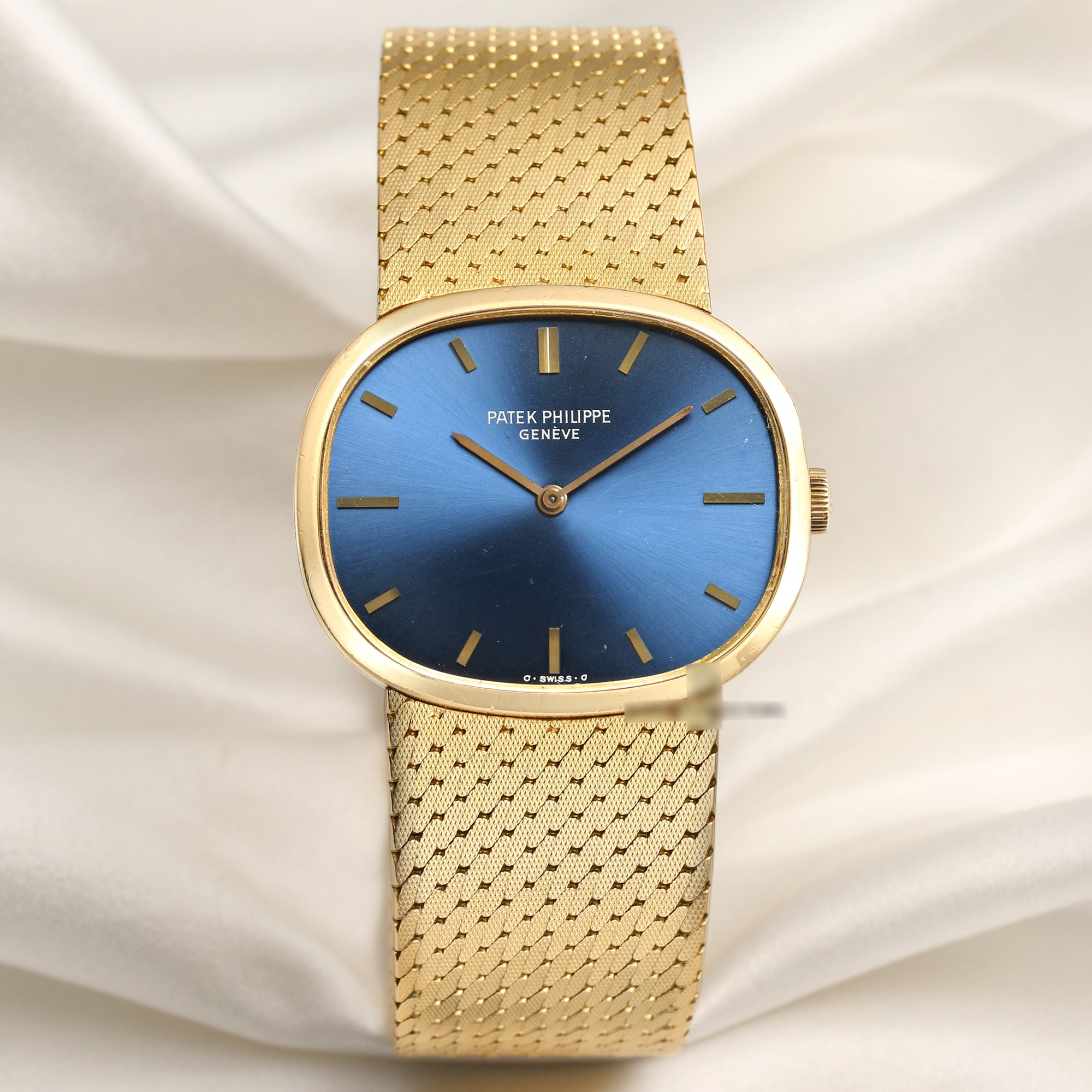 Patek-Philippe-18K-Yellow-Gold-Blue-Dial-Second-Hand-Watch-Collectors-1