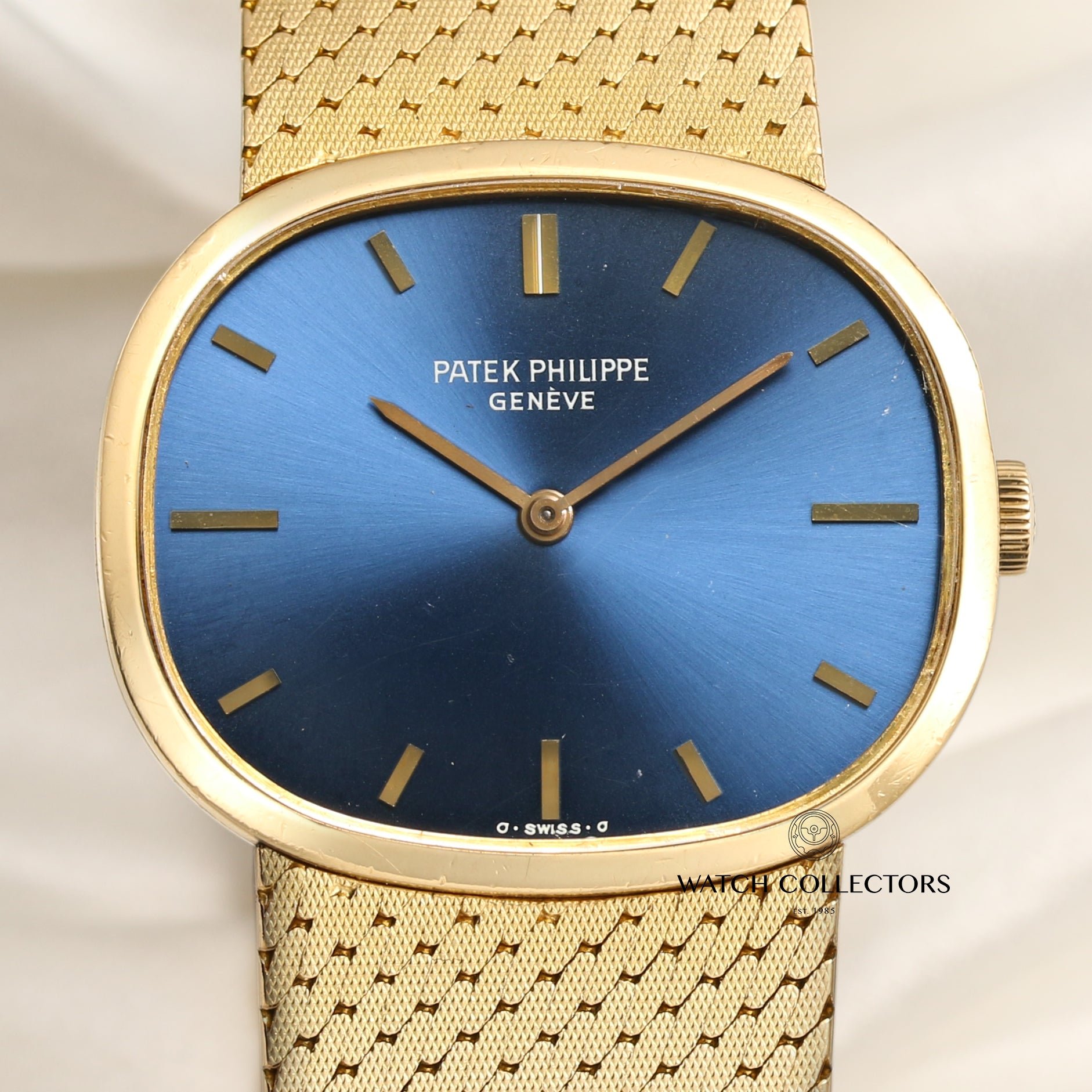 Patek Philippe 18K Yellow Gold Blue Dial Second Hand Watch Collectors 2
