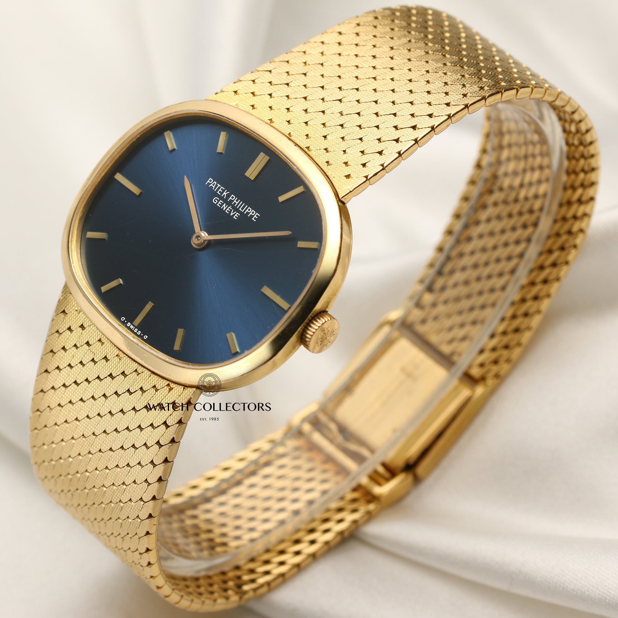 Patek Philippe 18K Yellow Gold Blue Dial Second Hand Watch Collectors 3