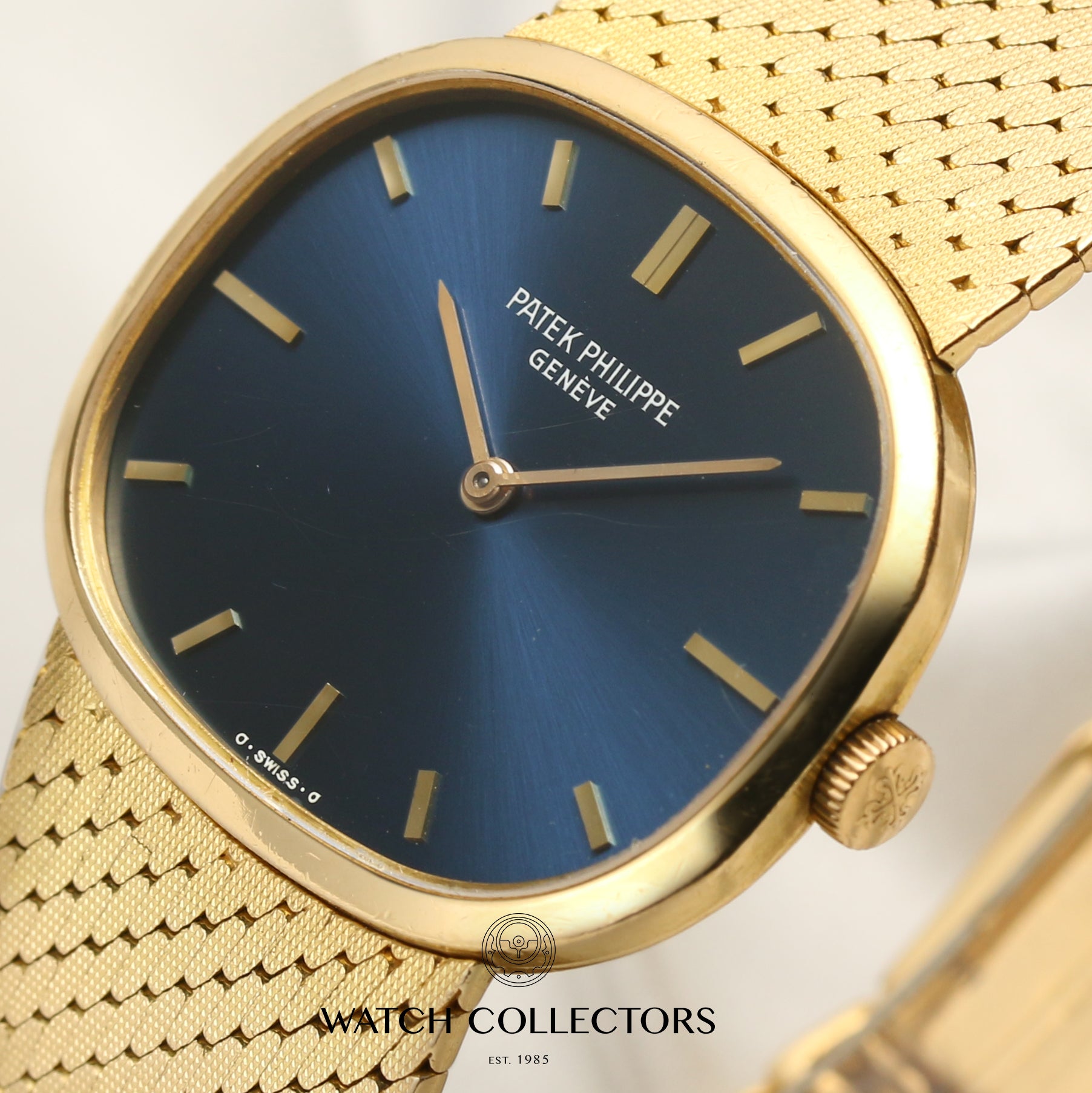 Patek Philippe 18K Yellow Gold Blue Dial Second Hand Watch Collectors 4
