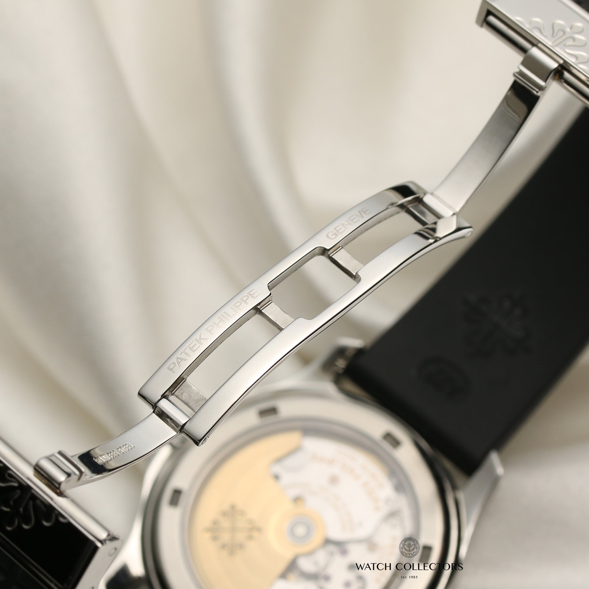 Patek-Philippe-Aquanaut-Stainless-Steel-Second-Hand-Watch-Collectors-3-4