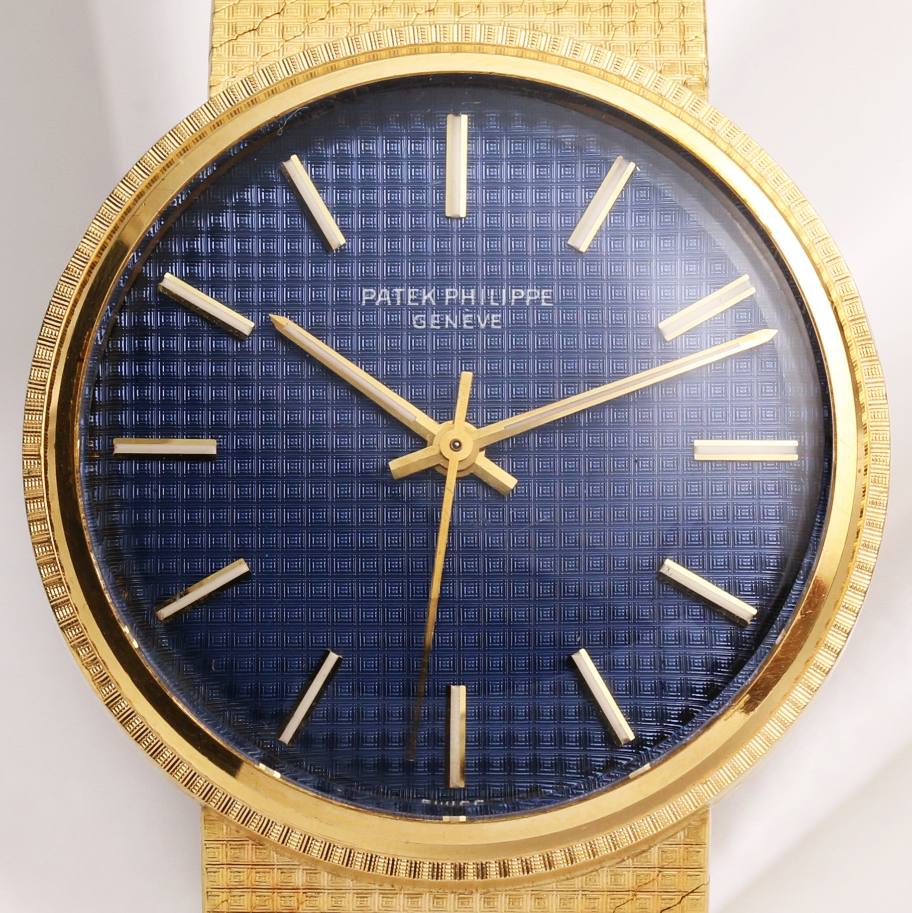 Patek Philippe Calatrava 18K Yellow Gold Second Hand Watch Collectors 2