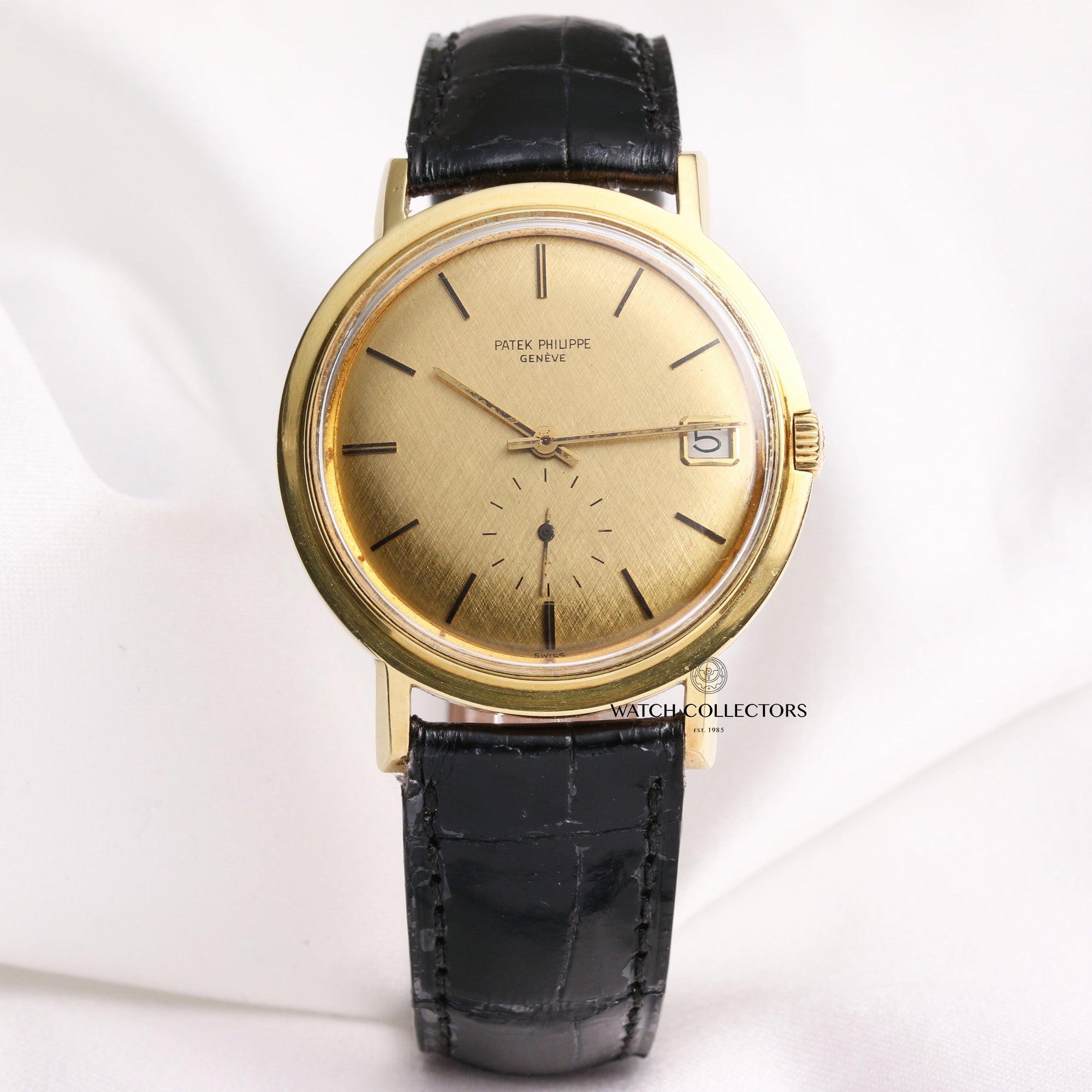Patek-Philippe-Calatrava-3541-18K-Yellow-Gold-Second-Hand-Watch-Collectors-1