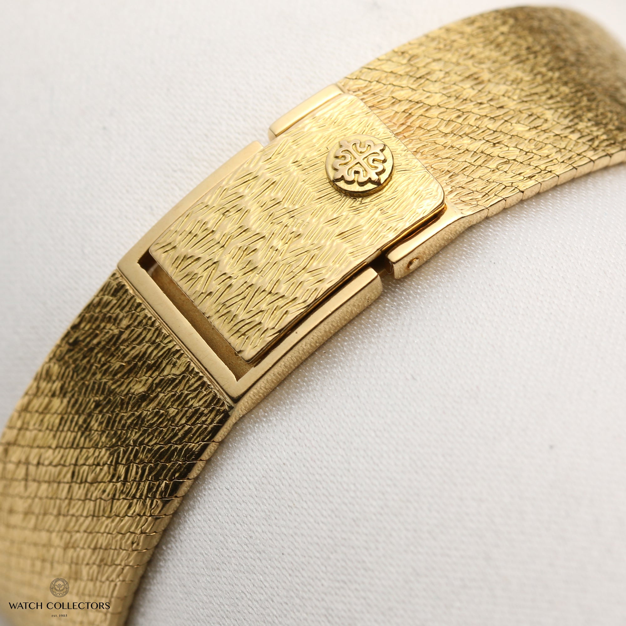 Patek Philippe Lady Calatrava 18K Yellow Gold Blue Dial Diamond Bezel Second Hand Watch Collectors 4