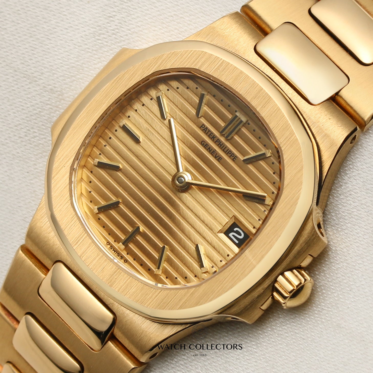 Patek Philippe Lady Nautilus 18K Yellow Gold Second Hand Watch Collectors 4