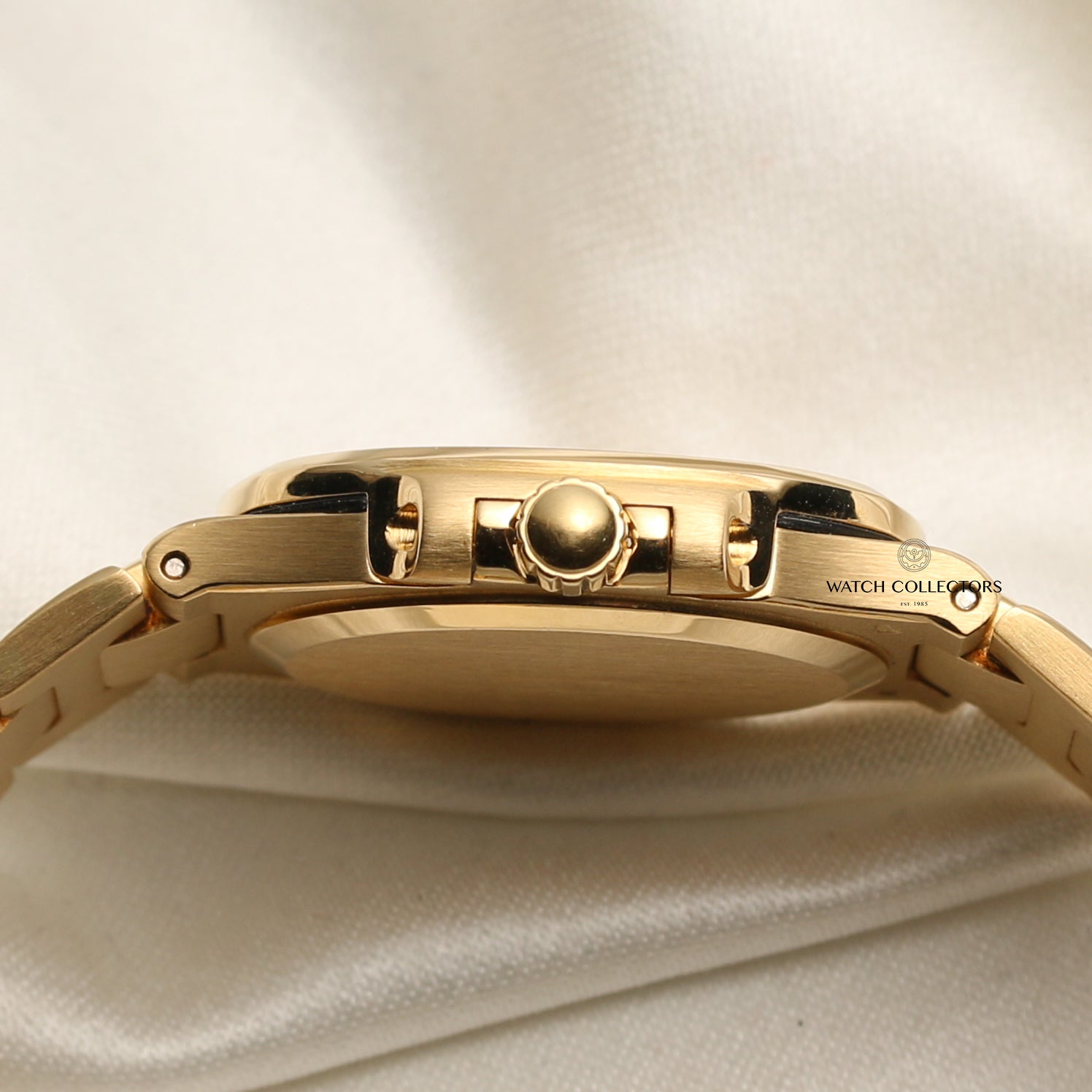 Patek Philippe Lady Nautilus 18K Yellow Gold Second Hand Watch Collectors 5