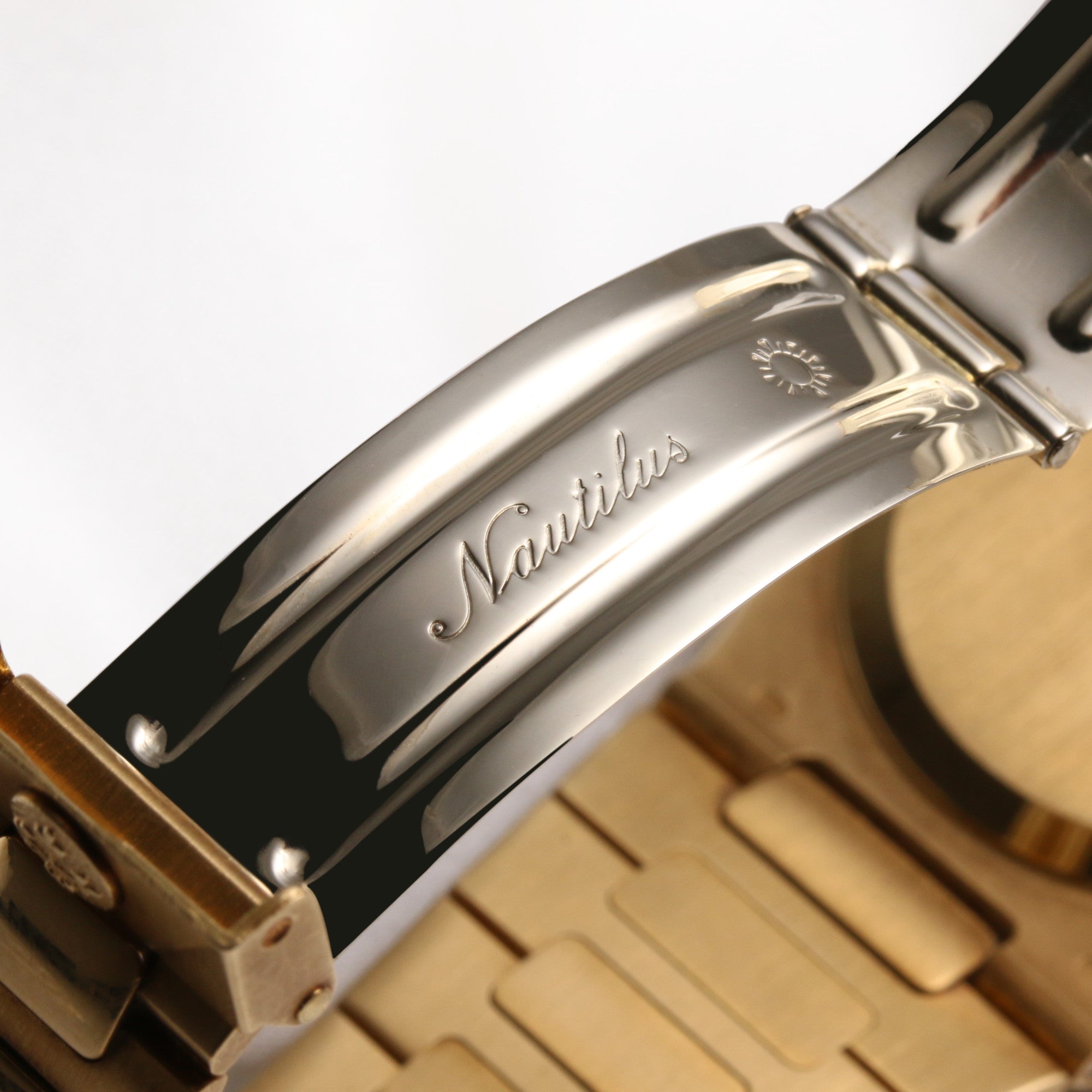 Patek Philippe Nautilus 3800 005 Diamond 18K Yellow Gold Second Hand Watch Collectors 8